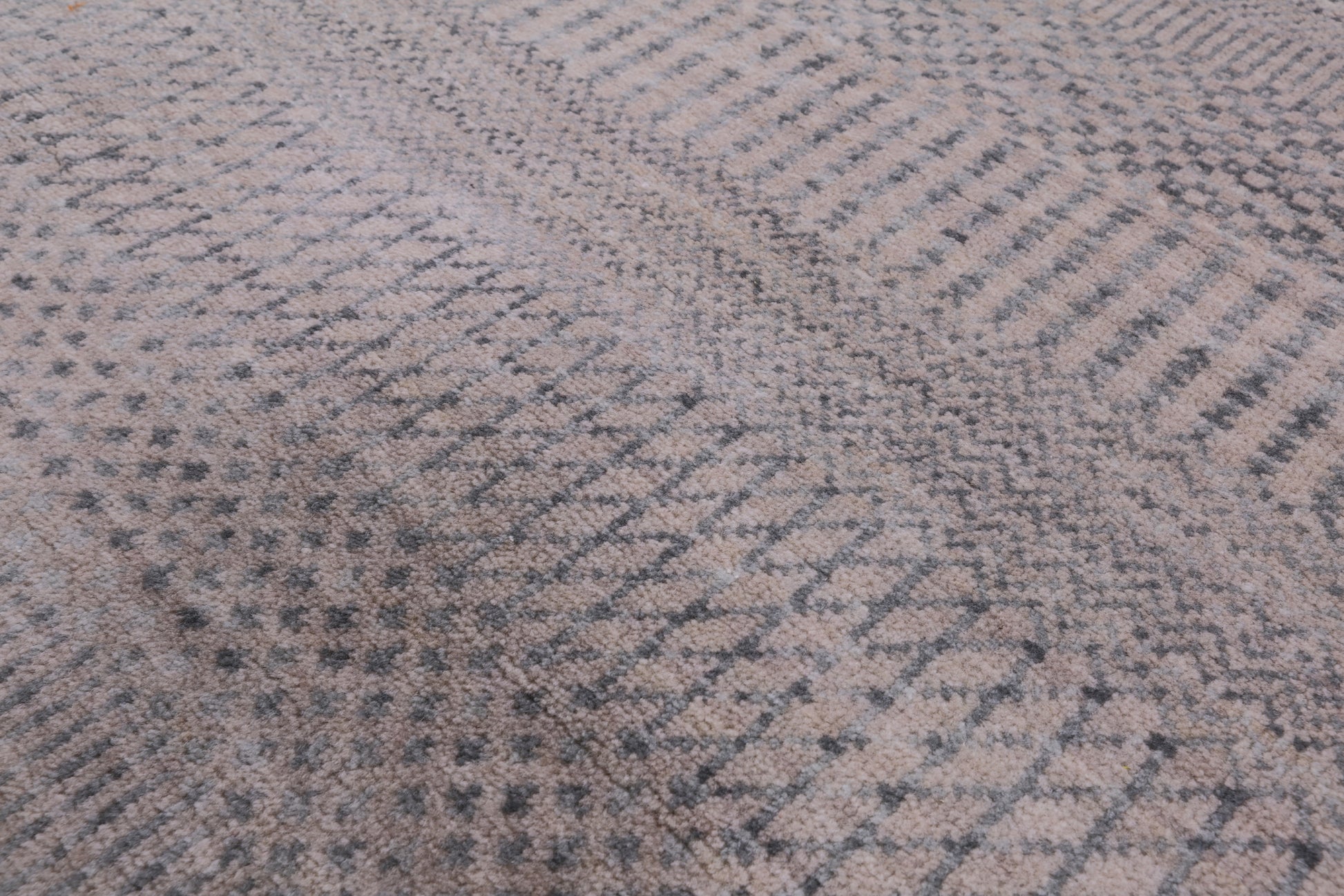 Savannah Grass Hand Knotted Wool & Silk Rug - 8' 2" X 10' 3" - Golden Nile