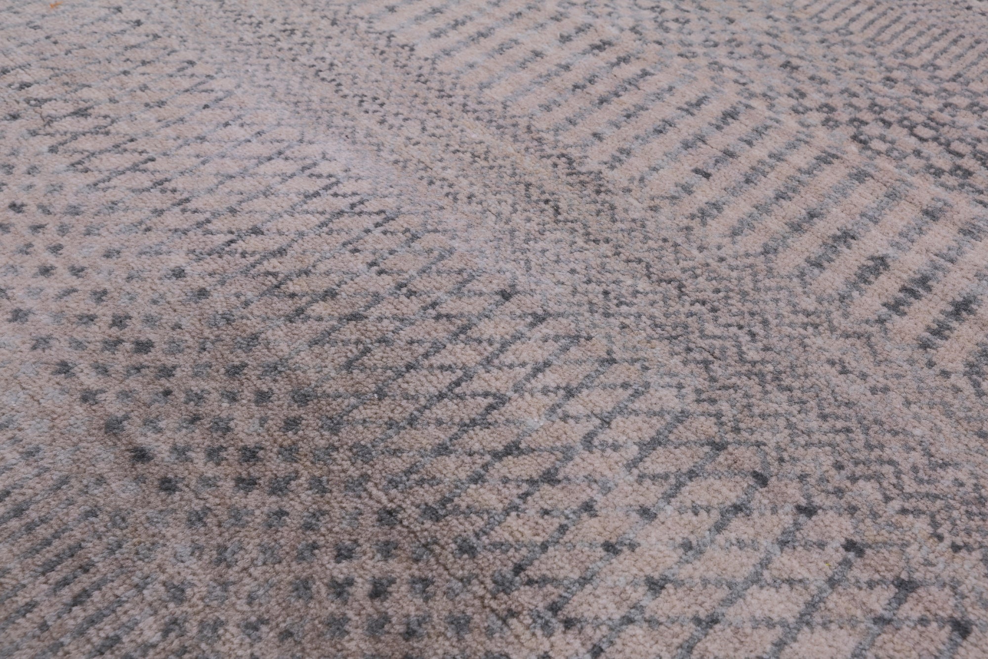 Savannah Grass Hand Knotted Wool & Silk Rug - 8' 2" X 10' 3" - Golden Nile
