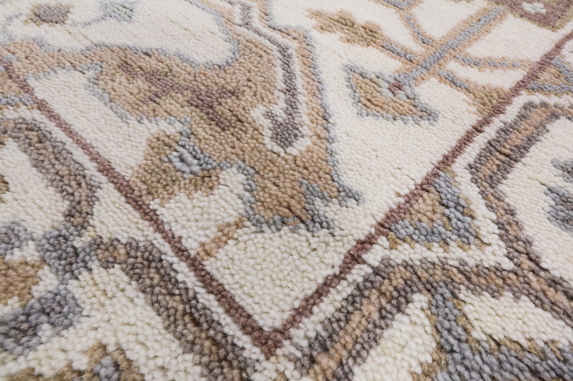 Ivory Turkish Oushak Handmade Wool Runner Rug - 2' 7" X 9' 9" - Golden Nile