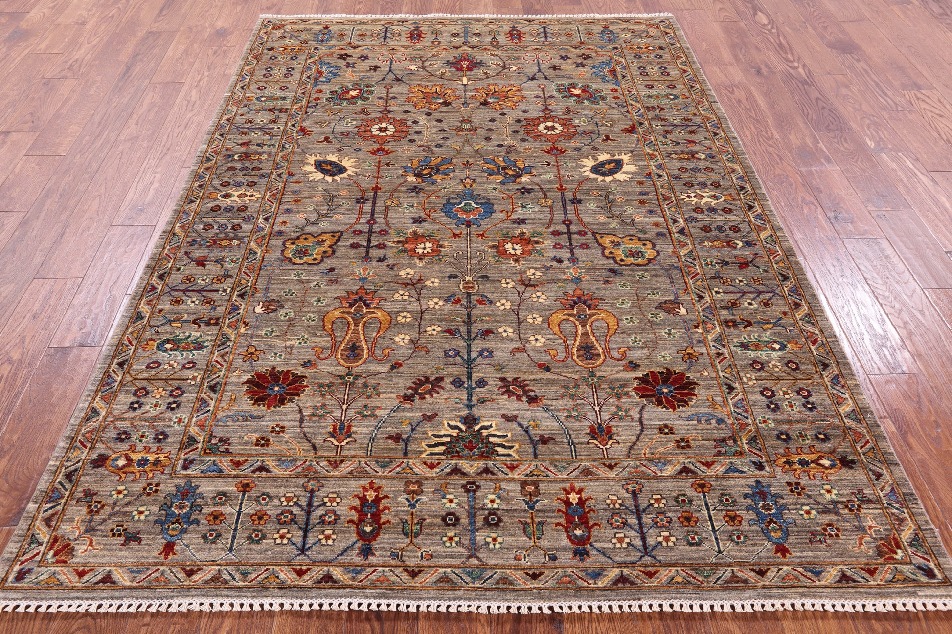Peshawar Hand Knotted Wool Rug - 5' 8" X 8' 1" - Golden Nile