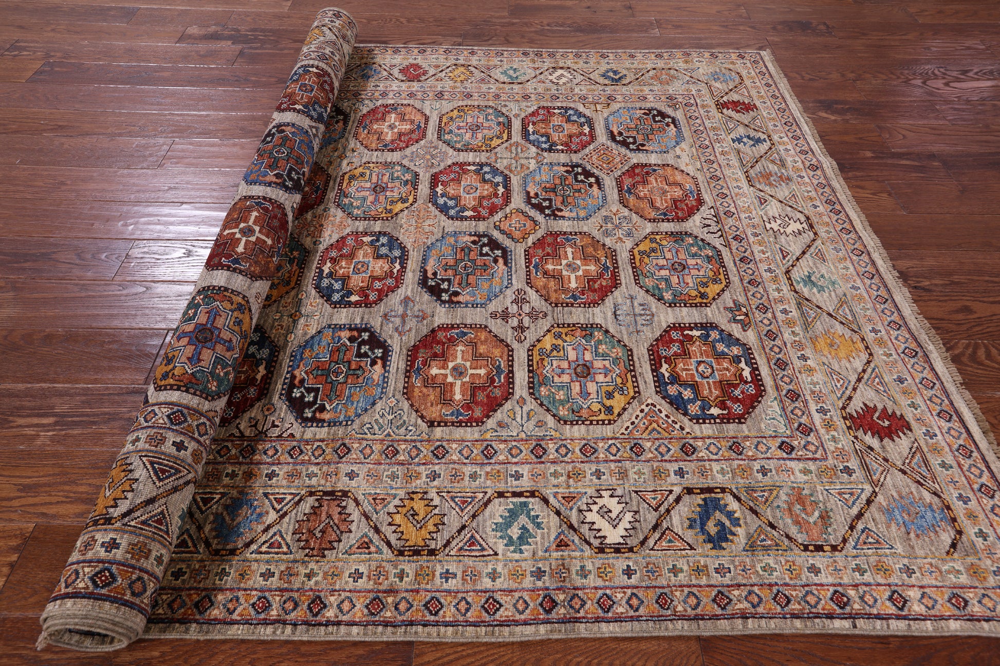 Turkmen Ersari Hand Knotted Wool Rug - 5' 7" X 7' 10" - Golden Nile