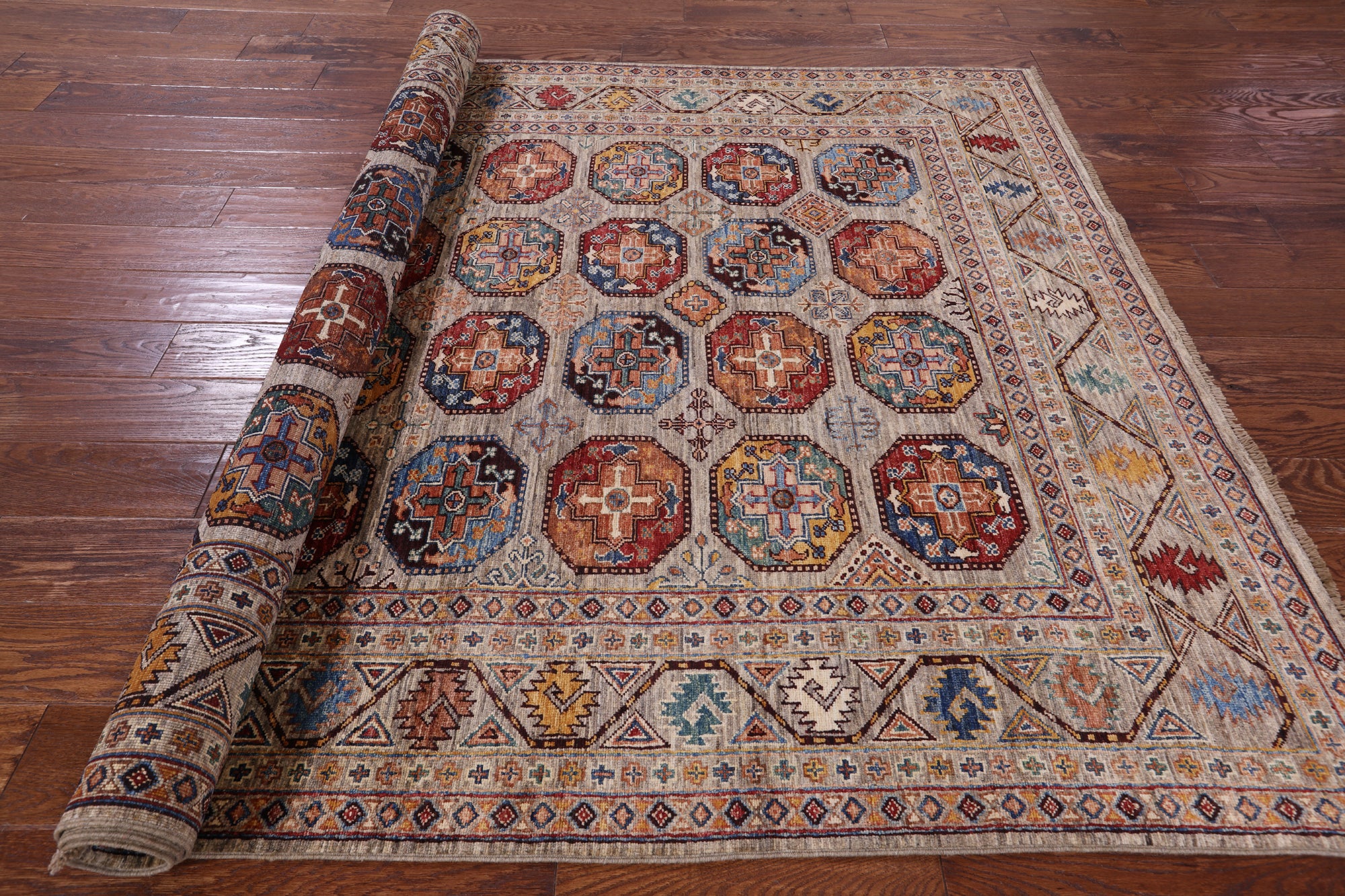 Turkmen Ersari Hand Knotted Wool Rug - 5' 7" X 7' 10" - Golden Nile