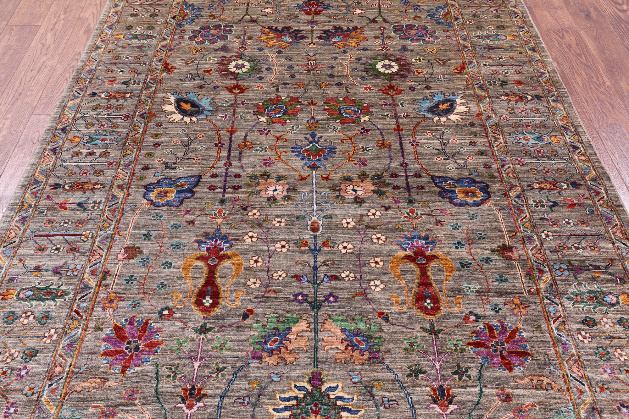 Peshawar Hand Knotted Wool Rug - 5' 6" X 8' 1" - Golden Nile