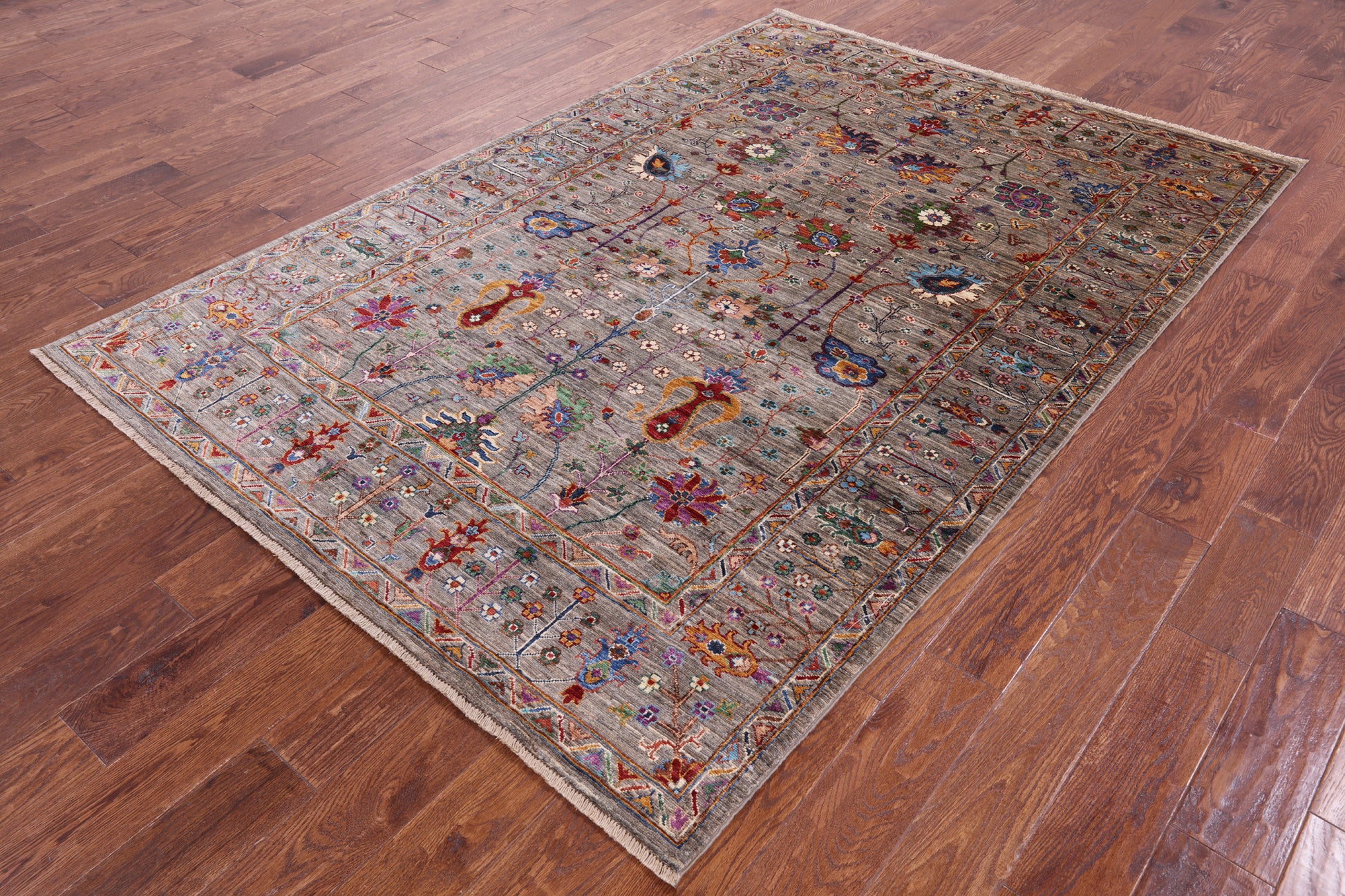 Peshawar Hand Knotted Wool Rug - 5' 6" X 8' 1" - Golden Nile