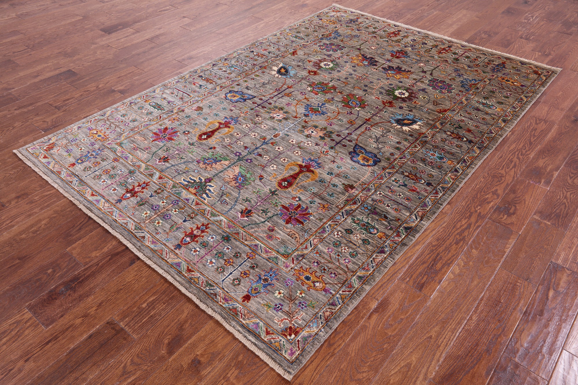 Peshawar Hand Knotted Wool Rug - 5' 6" X 8' 1" - Golden Nile