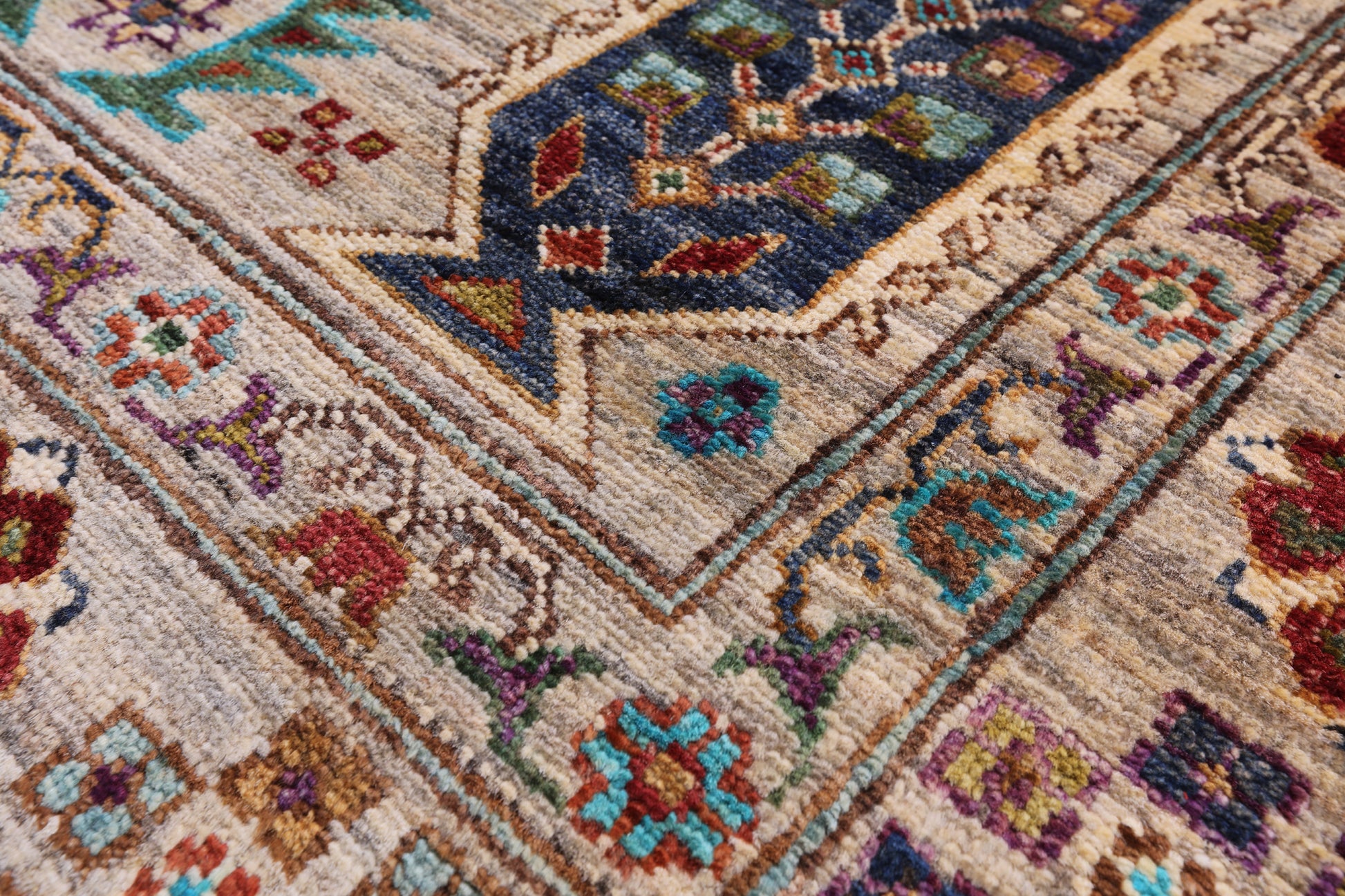 Turkmen Ersari Hand Knotted Wool Rug - 5' 6" X 8' 2" - Golden Nile