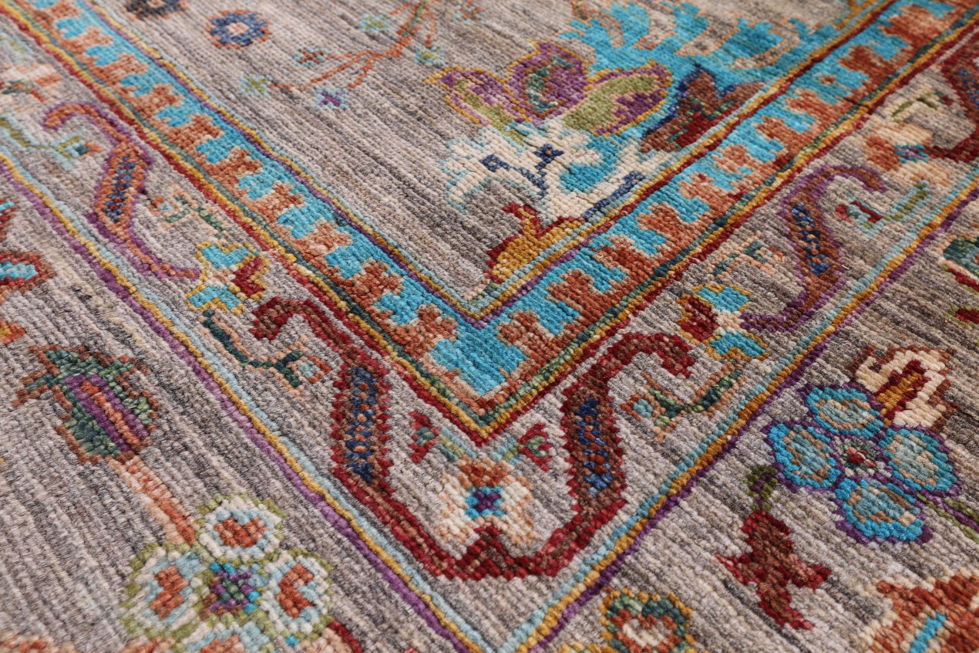 Peshawar Hand Knotted Wool Rug - 5' 7" X 8' 3" - Golden Nile