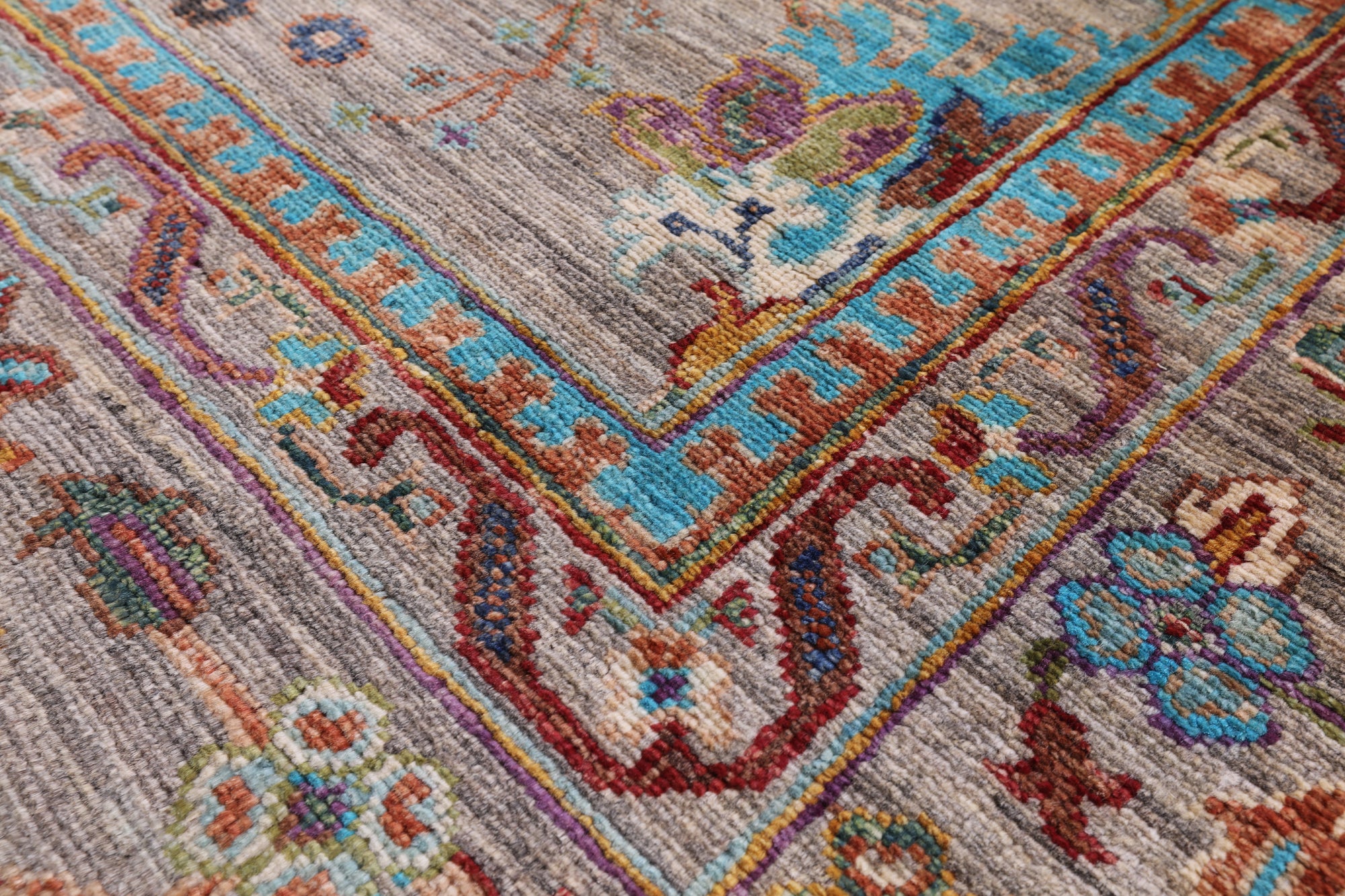 Peshawar Hand Knotted Wool Rug - 5' 7" X 8' 3" - Golden Nile