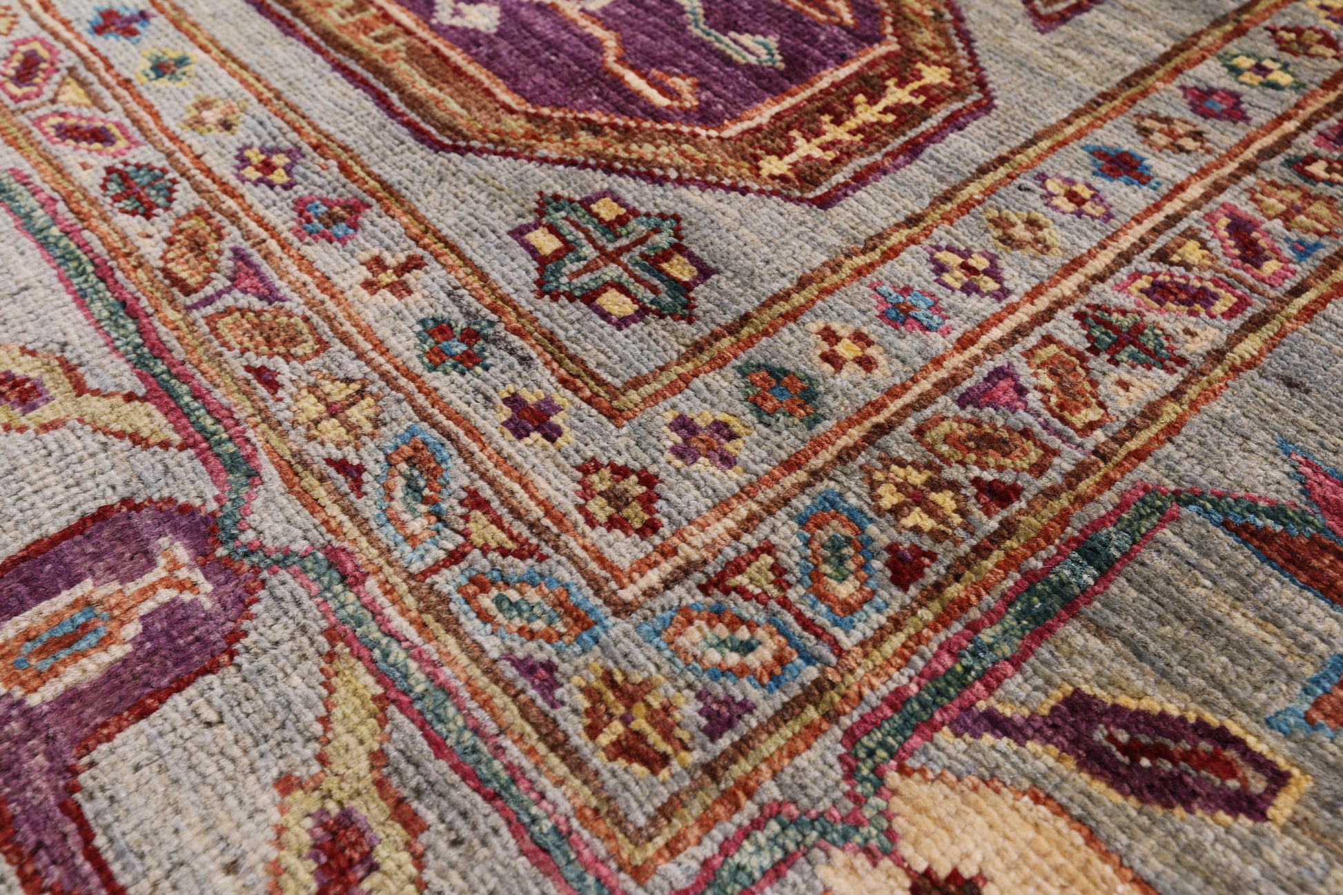 Turkmen Ersari Hand Knotted Wool Rug - 5' 8" X 7' 8" - Golden Nile