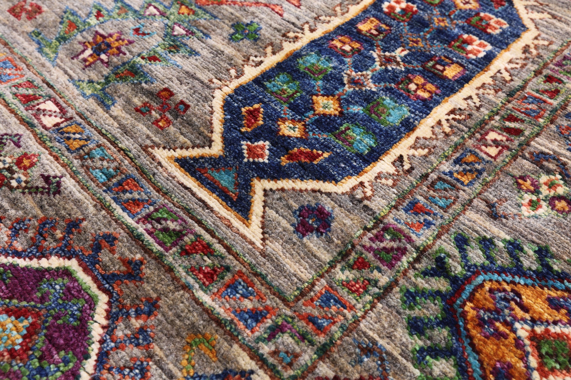Turkmen Ersari Hand Knotted Wool Rug - 5' 9" X 8' 1" - Golden Nile