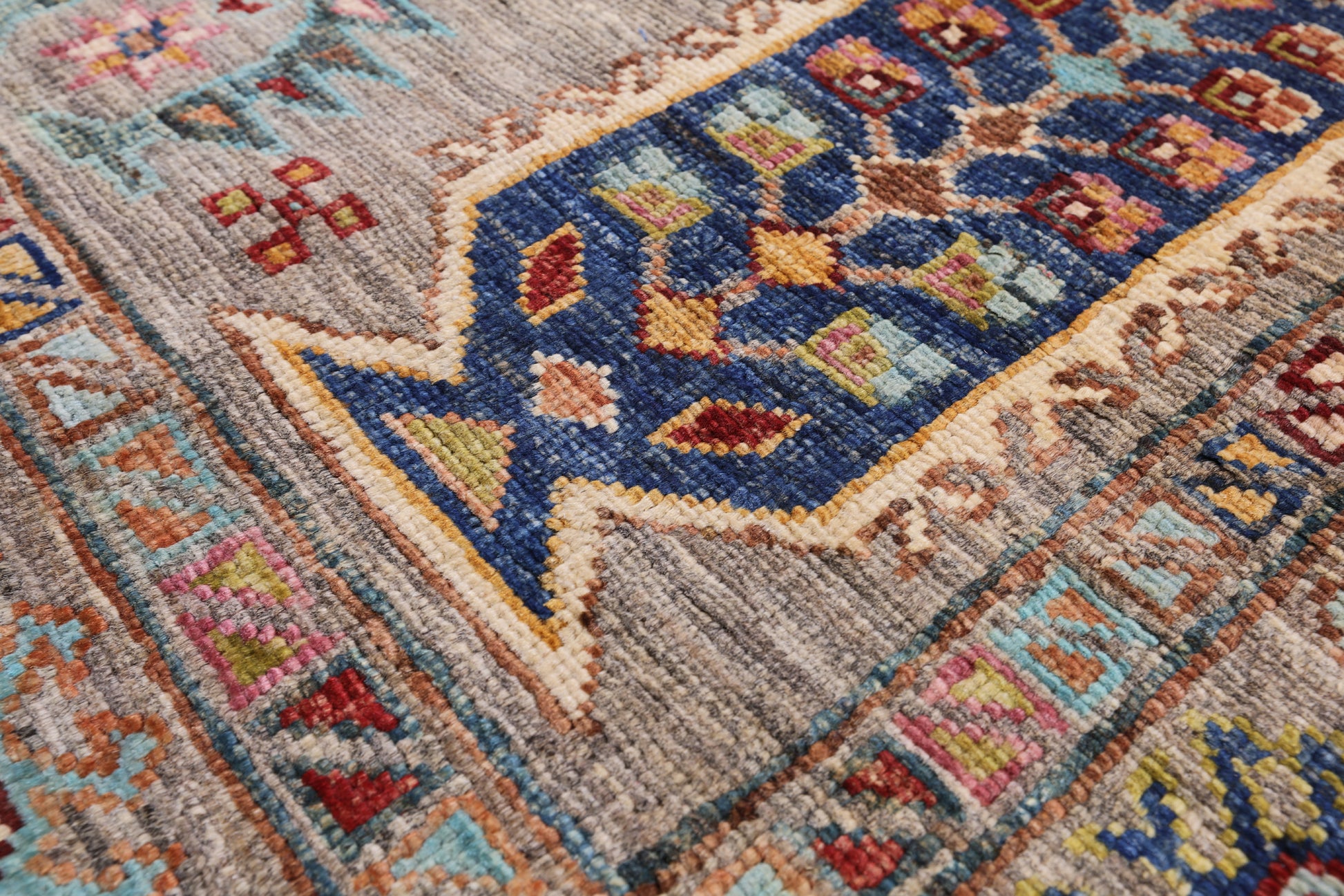 Turkmen Ersari Hand Knotted Wool Rug - 5' 8" X 8' 0" - Golden Nile