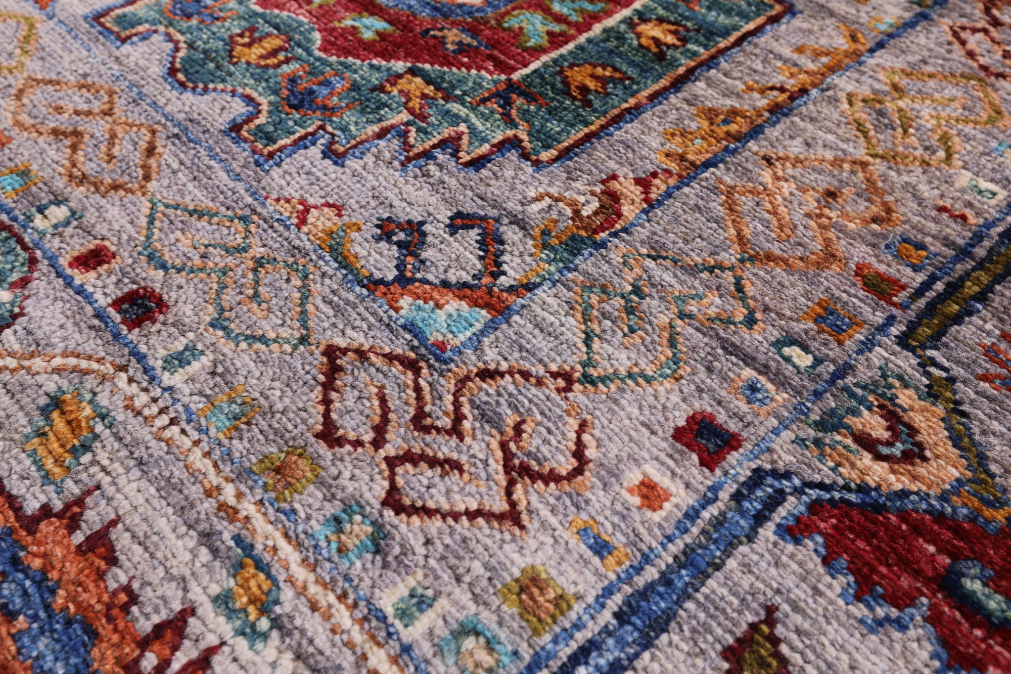 Turkmen Ersari Hand Knotted Wool Rug - 5' 7" X 7' 5" - Golden Nile