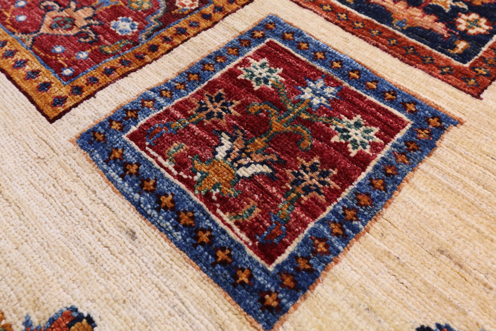 Ivory Garden Design Persian Handmade Wool Rug - 5' 7" X 7' 10" - Golden Nile