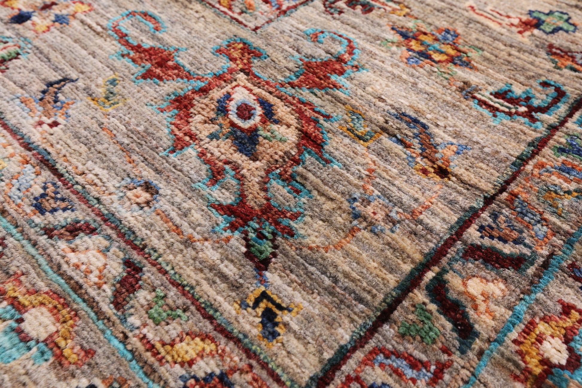 Peshawar Hand Knotted Wool Rug - 5' 9" X 7' 8" - Golden Nile