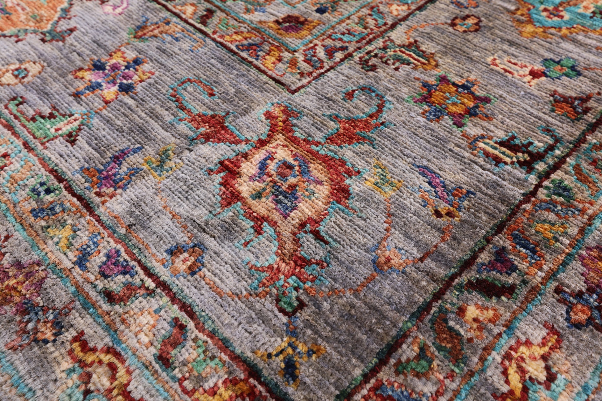 Grey Peshawar Hand Knotted Wool Rug - 5' 6" X 8' 5" - Golden Nile