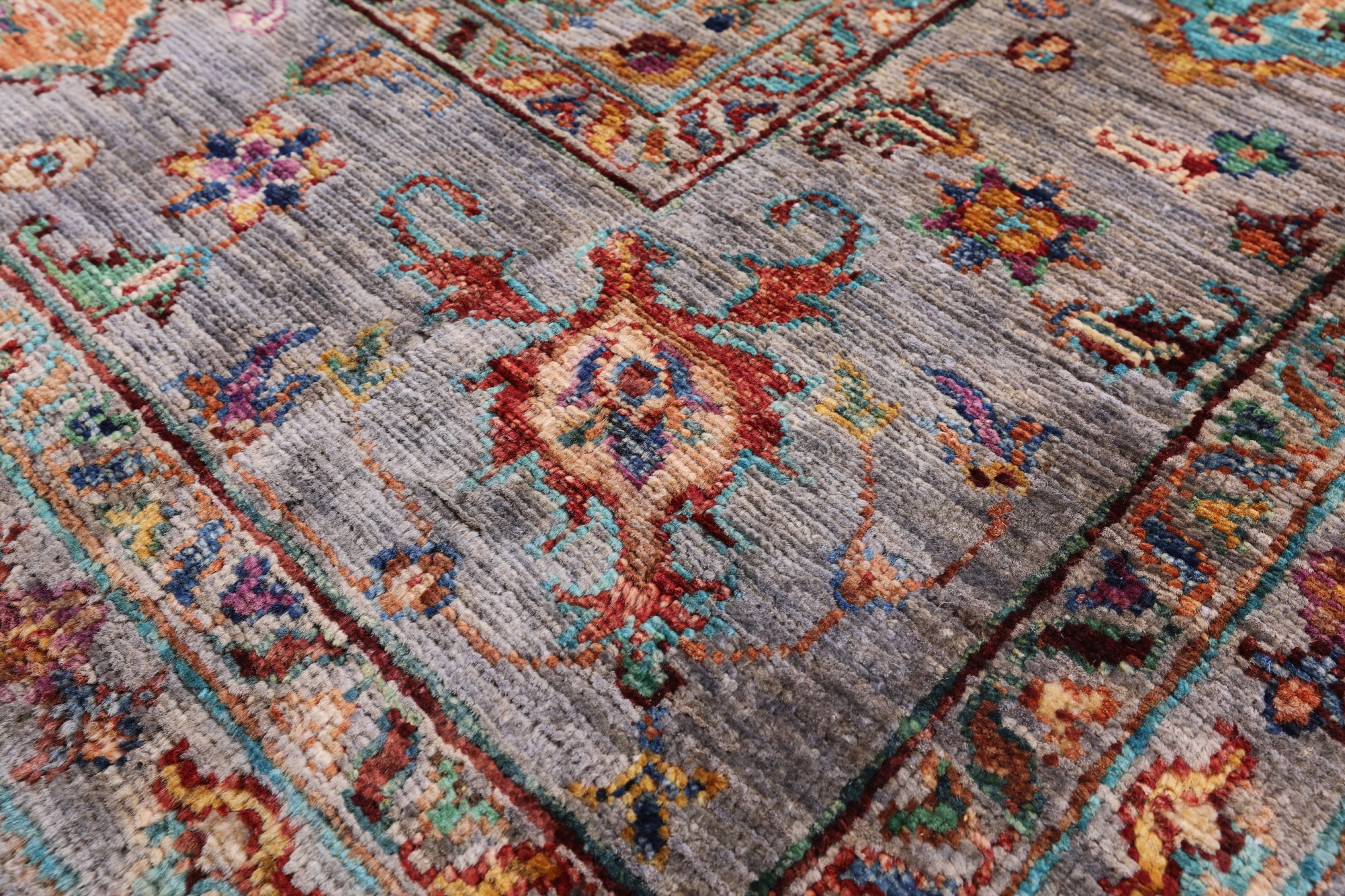 Grey Peshawar Hand Knotted Wool Rug - 5' 6" X 8' 5" - Golden Nile