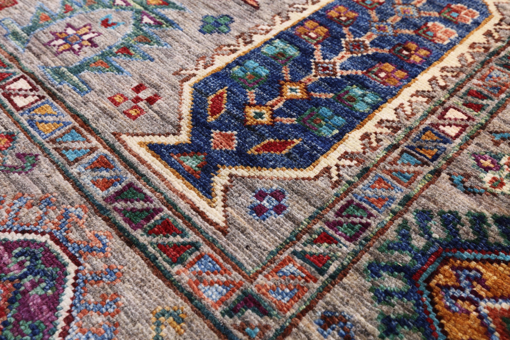 Turkmen Ersari Hand Knotted Wool Rug - 5' 8" X 7' 9" - Golden Nile