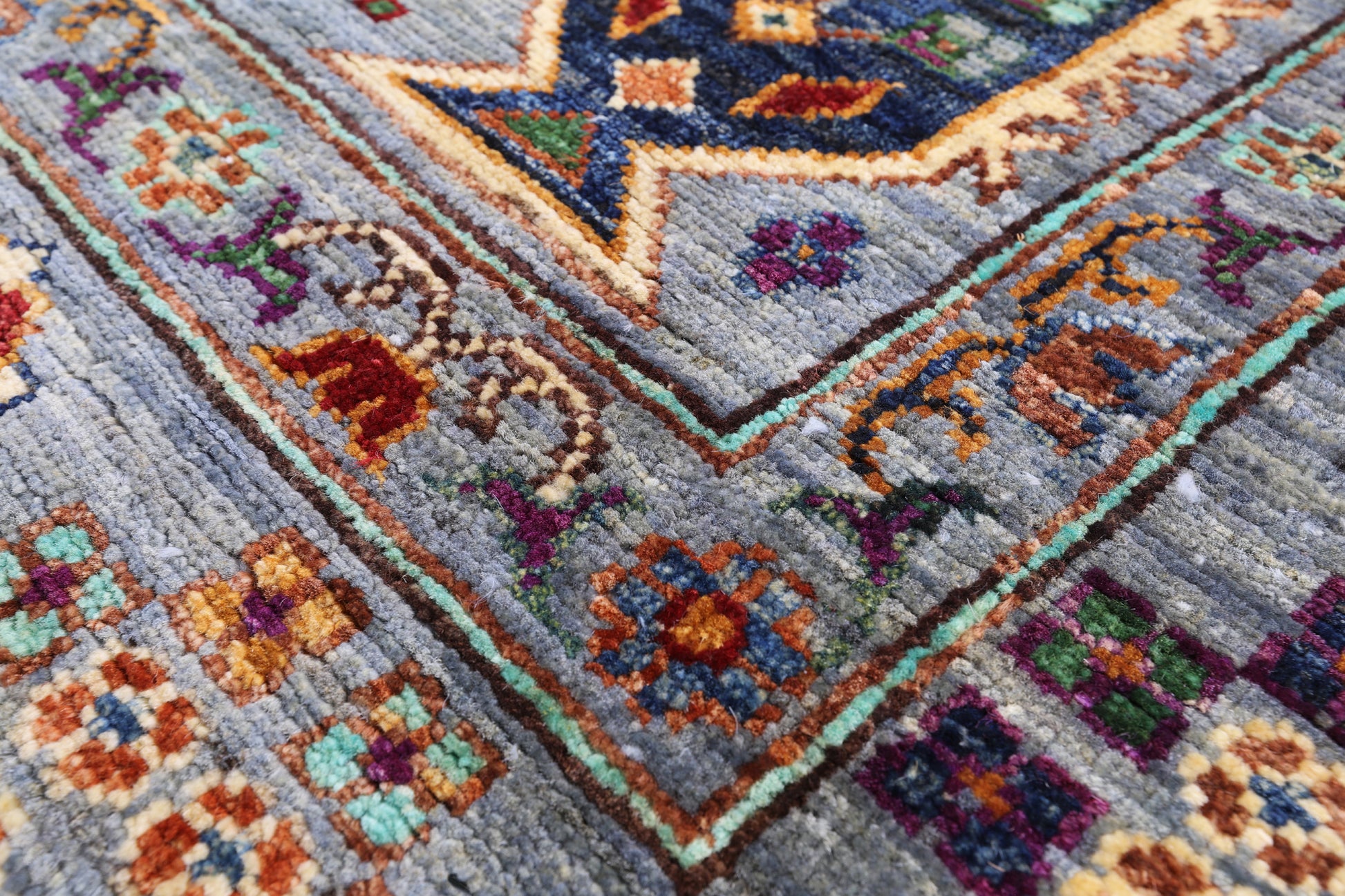 Turkmen Ersari Hand Knotted Wool Rug - 5' 8" X 8' 5" - Golden Nile