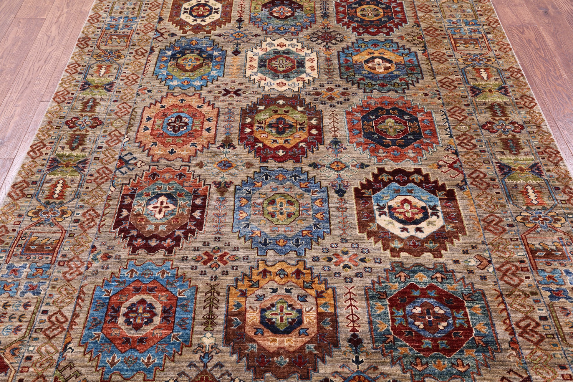 Turkmen Ersari Hand Knotted Wool Rug - 5' 7" X 7' 11" - Golden Nile