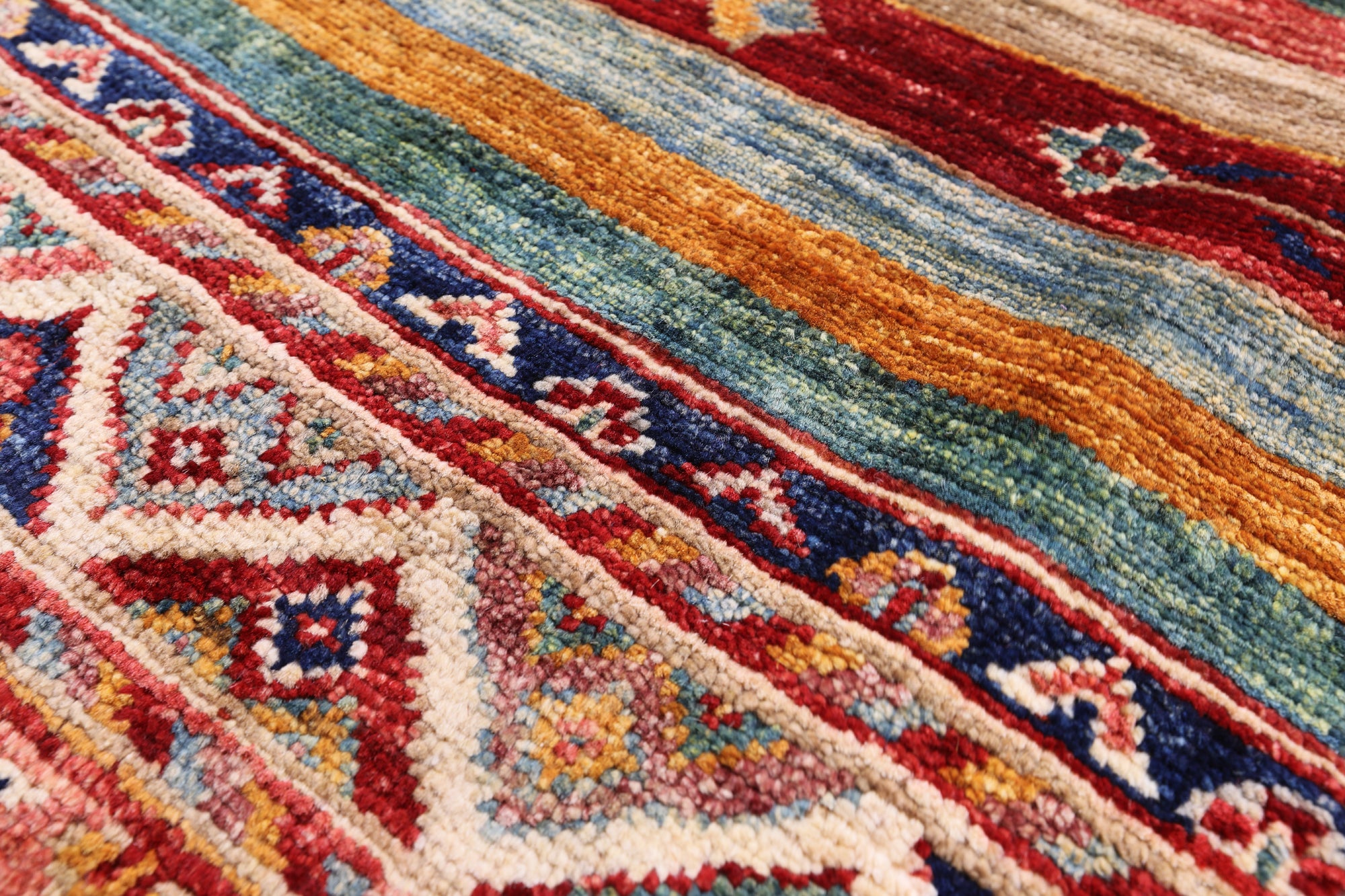 Khorjin Persian Gabbeh Handmade Wool Rug - 3' 11" X 5' 7" - Golden Nile