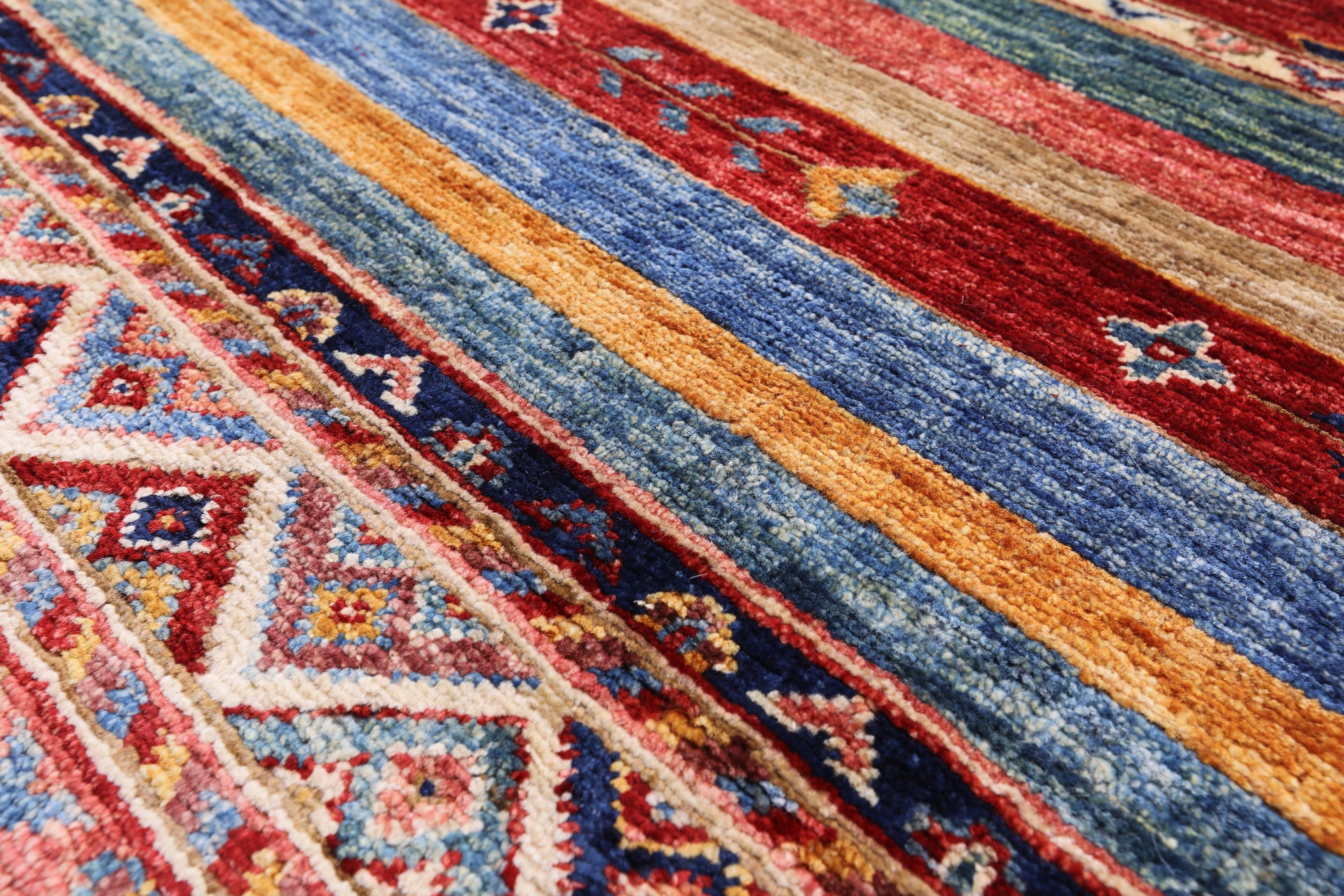 Khorjin Persian Gabbeh Handmade Wool Rug - 4' 0" X 5' 10" - Golden Nile