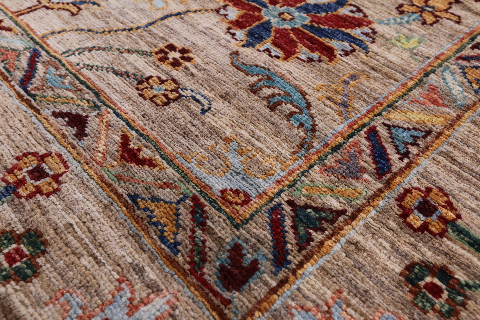 Peshawar Hand Knotted Wool Rug - 5' 9" X 7' 11" - Golden Nile