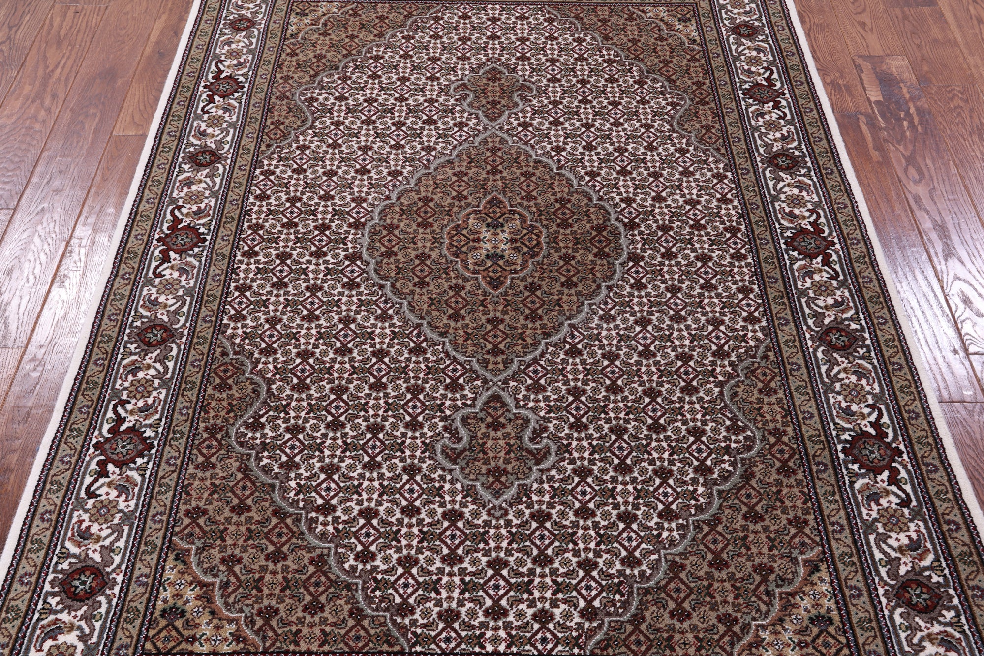 Ivory Bijar Hand Knotted Wool & Silk Rug - 4' 11" X 7' 0" - Golden Nile