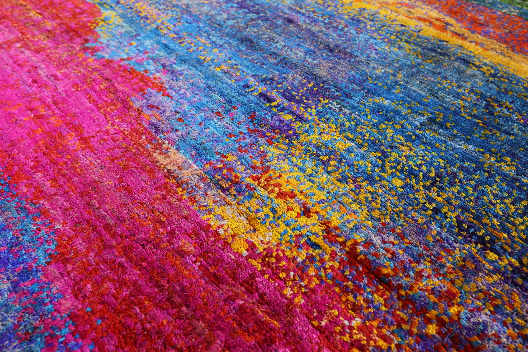 Abstract Modern Hand Knotted 100% Silk Rug - 5' 5" X 8' 2" - Golden Nile