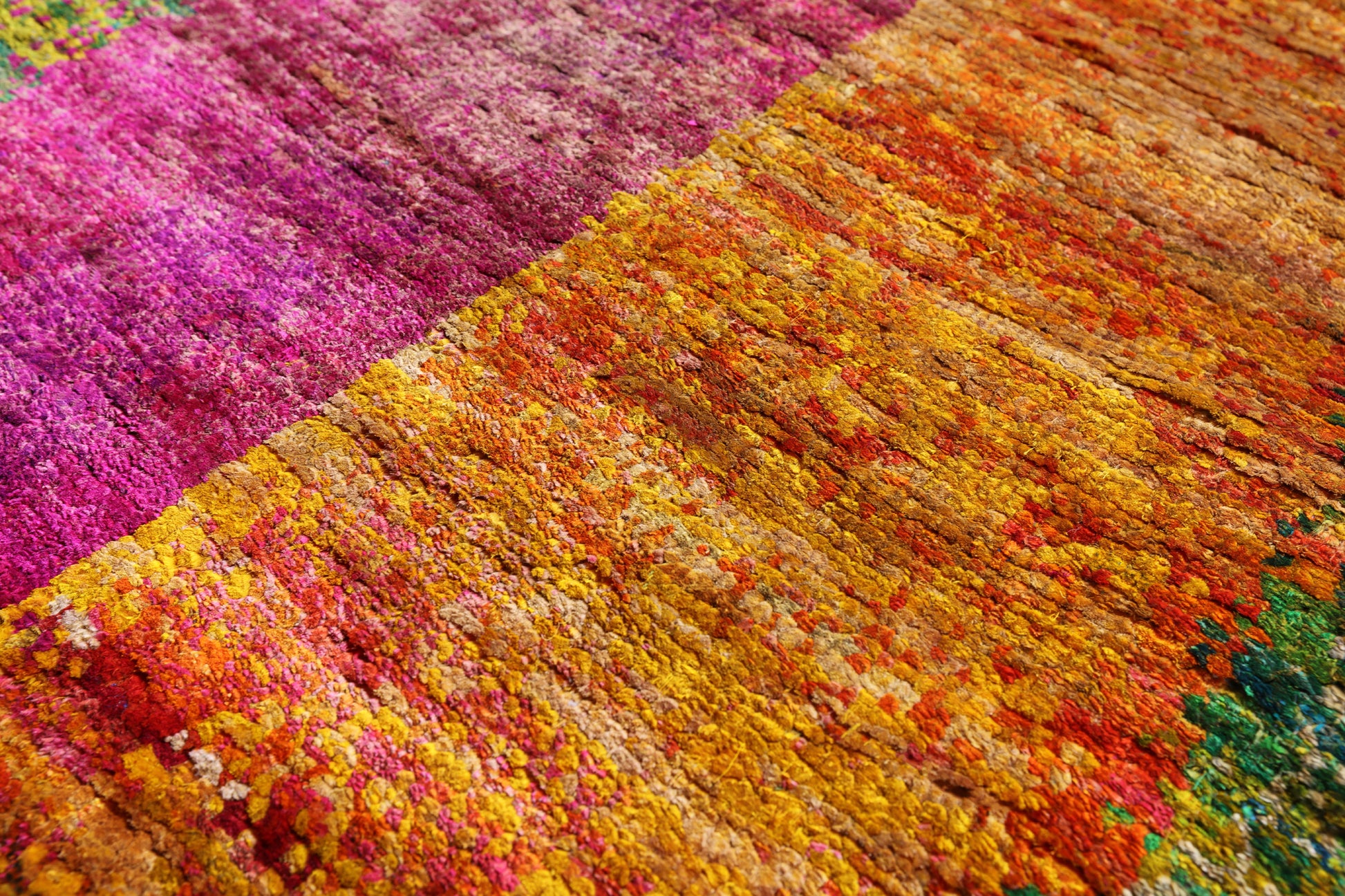 Abstract Contemporary Hand Knotted 100% Silk Rug - 5' 6" X 8' 3" - Golden Nile