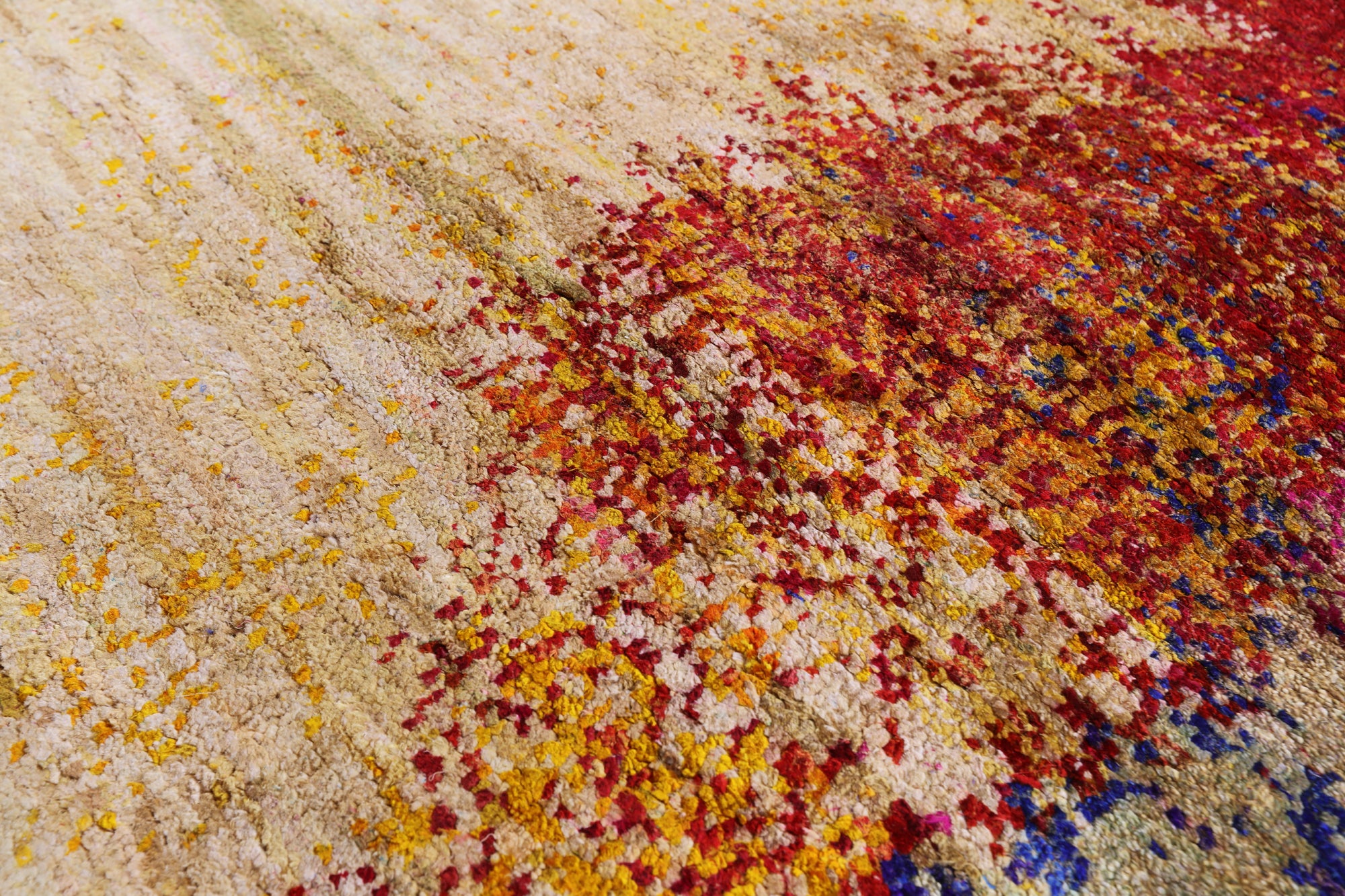 Abstract Modern Hand Knotted 100% Silk Rug - 5' 5" X 8' 2" - Golden Nile