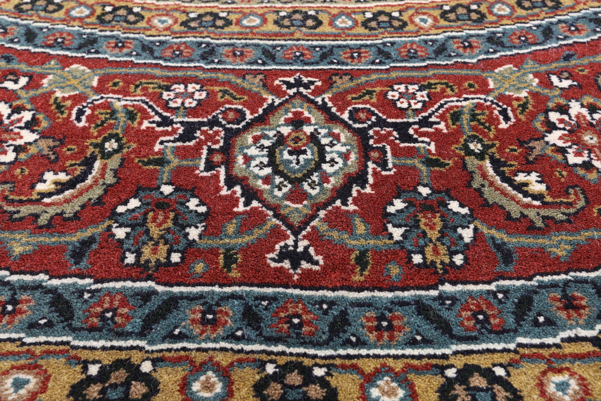 Round Persian Hill Herati Handmade Wool Rug - 8' 11" X 8' 11" - Golden Nile