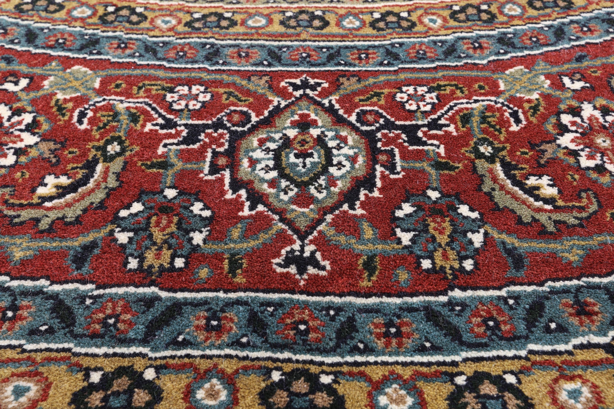 Round Persian Hill Herati Handmade Wool Rug - 8' 11" X 8' 11" - Golden Nile