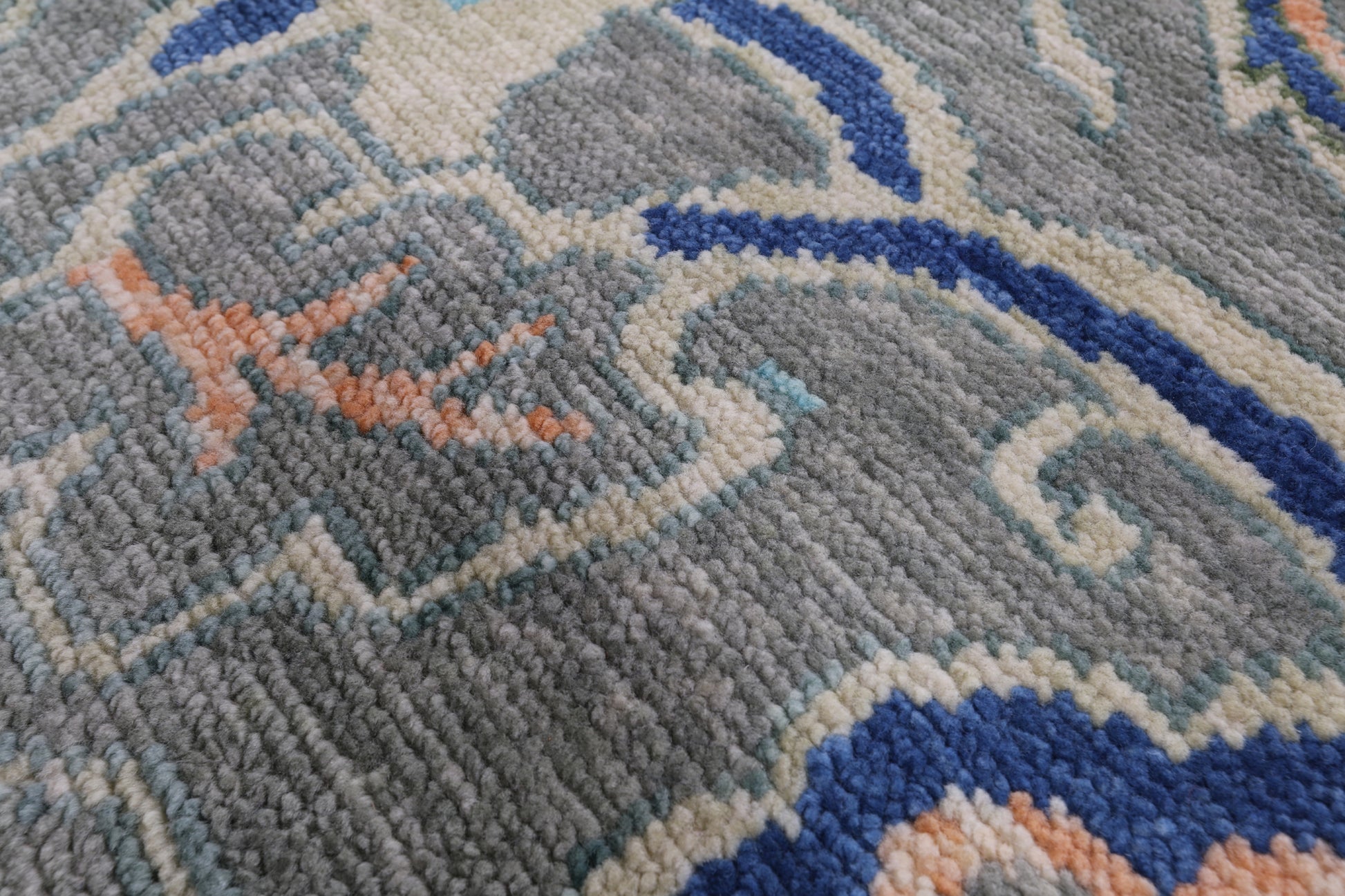 Grey Dragon Design Hand Knotted Wool Rug - 8' 11" X 11' 11" - Golden Nile