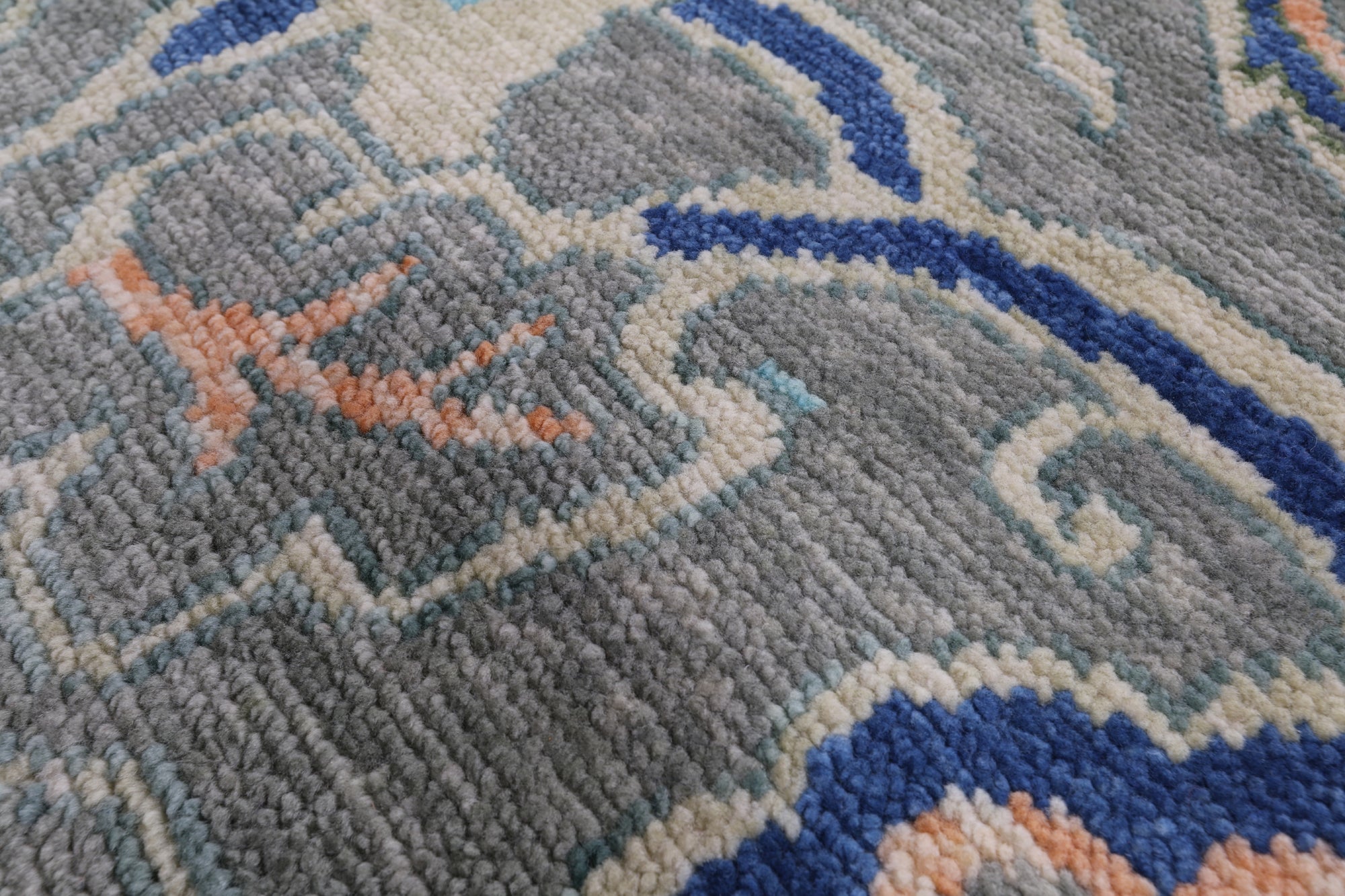 Grey Dragon Design Hand Knotted Wool Rug - 8' 11" X 11' 11" - Golden Nile