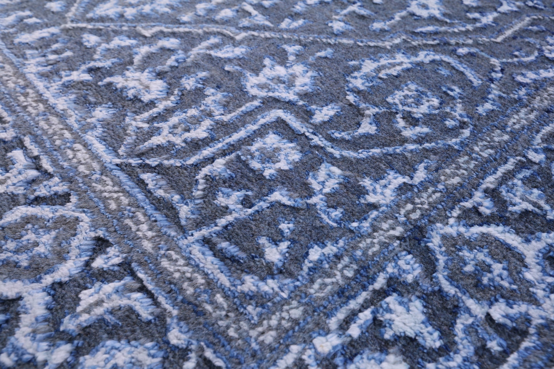 Grey Heriz Serapi Hand Knotted Wool & Silk Runner Rug - 2' 7" X 10' 3" - Golden Nile