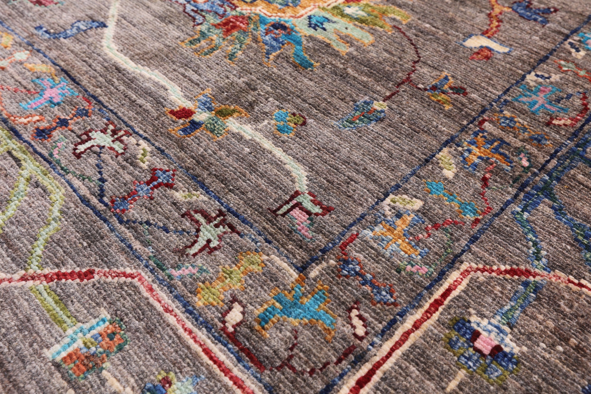 Peshawar Hand Knotted Wool Rug - 6' 9" X 10' 1" - Golden Nile
