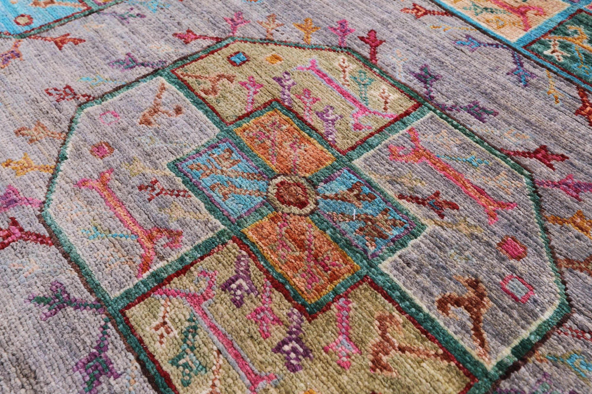 Turkmen Ersari Hand Knotted Wool Rug - 5' 1" X 6' 10" - Golden Nile