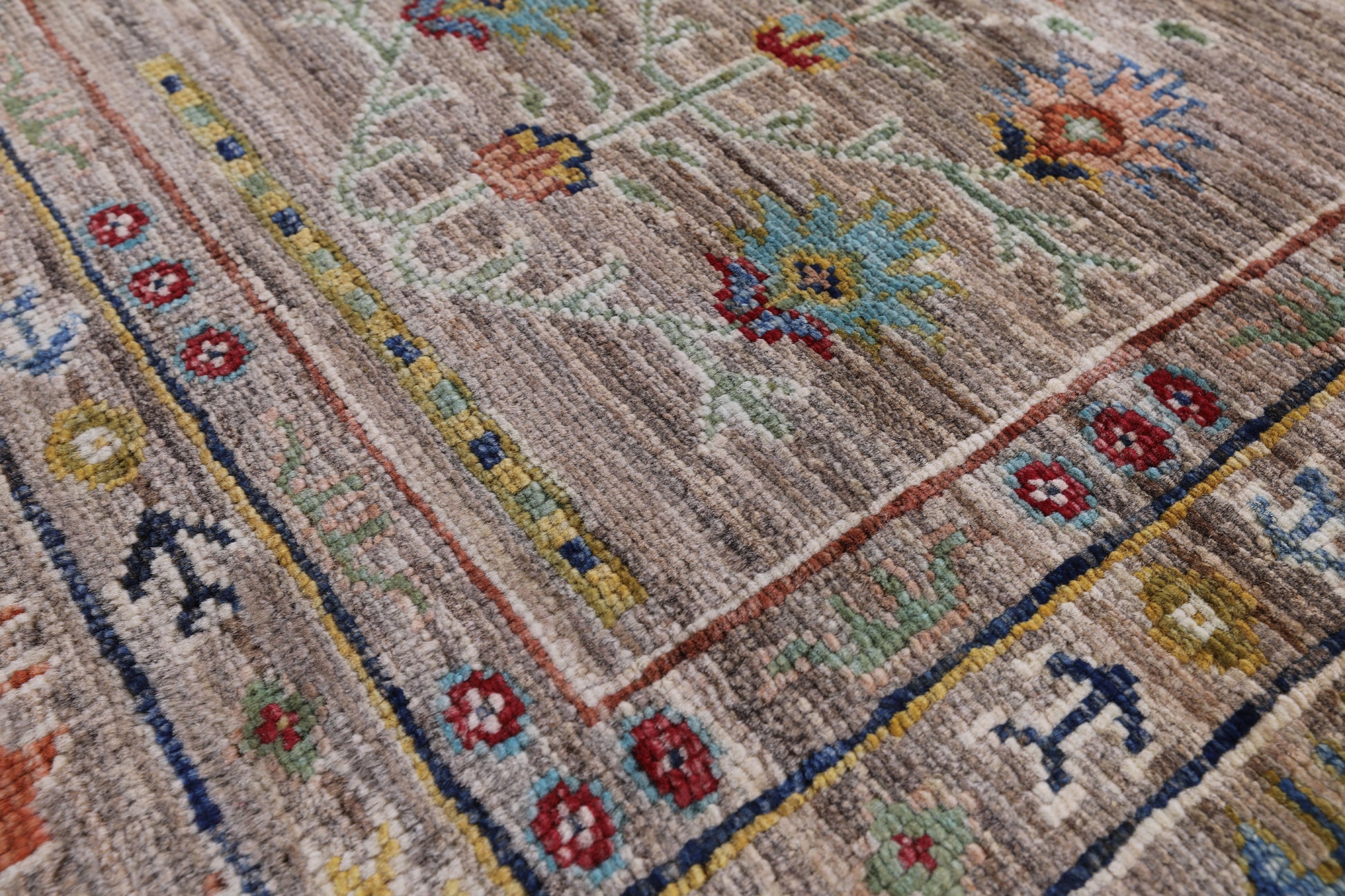 Turkmen Ersari Handmade Wool Rug - 4' 9" X 6' 4" - Golden Nile