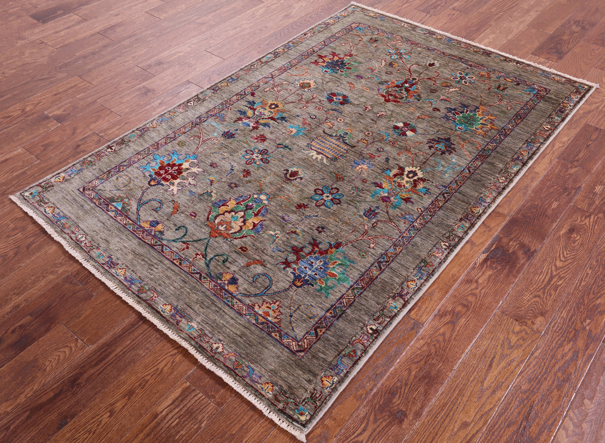 Peshawar Hand Knotted Wool Rug - 4' 0" X 6' 4" - Golden Nile