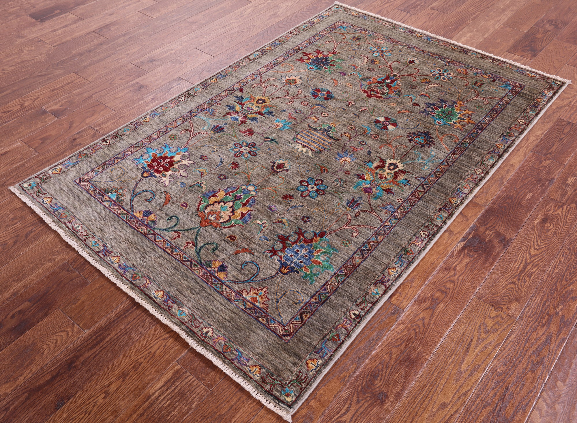Peshawar Hand Knotted Wool Rug - 4' 0" X 6' 4" - Golden Nile