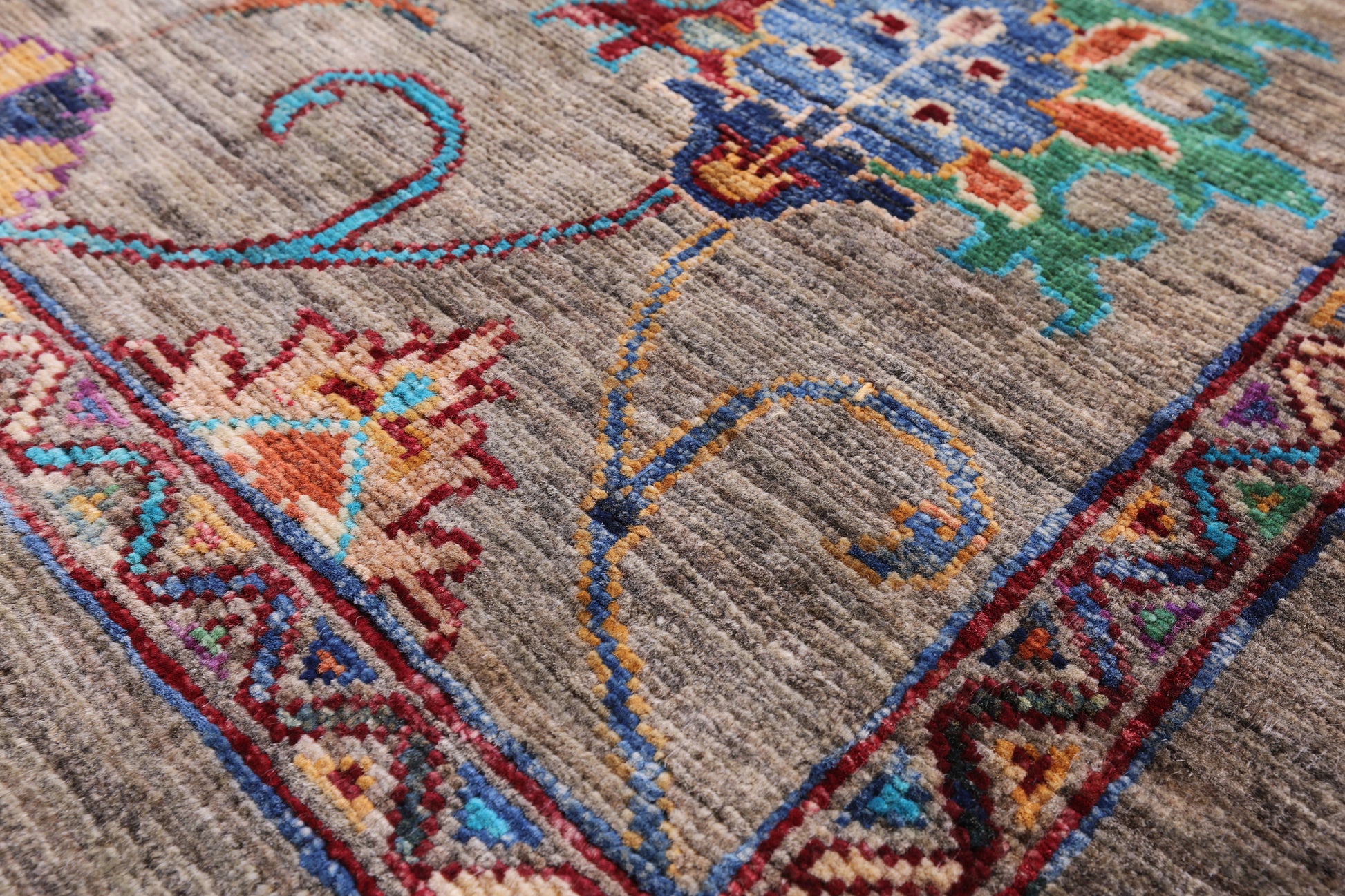 Peshawar Hand Knotted Wool Rug - 4' 0" X 6' 4" - Golden Nile