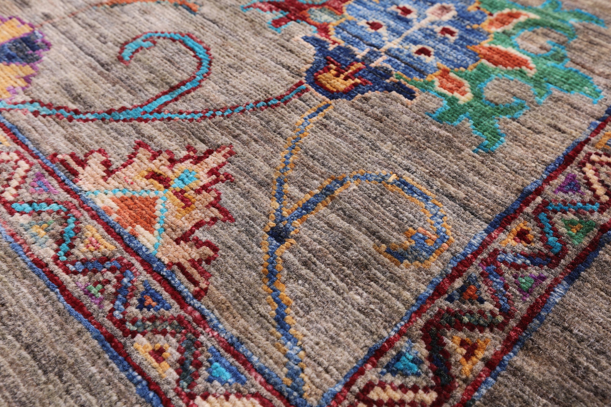 Peshawar Hand Knotted Wool Rug - 4' 0" X 6' 4" - Golden Nile