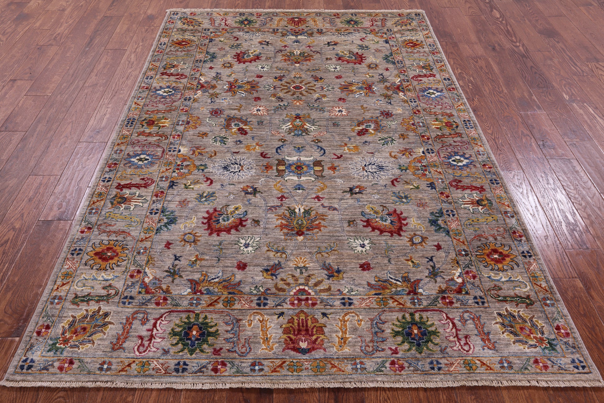 Peshawar Hand Knotted Wool Rug - 5' 5" X 7' 10" - Golden Nile