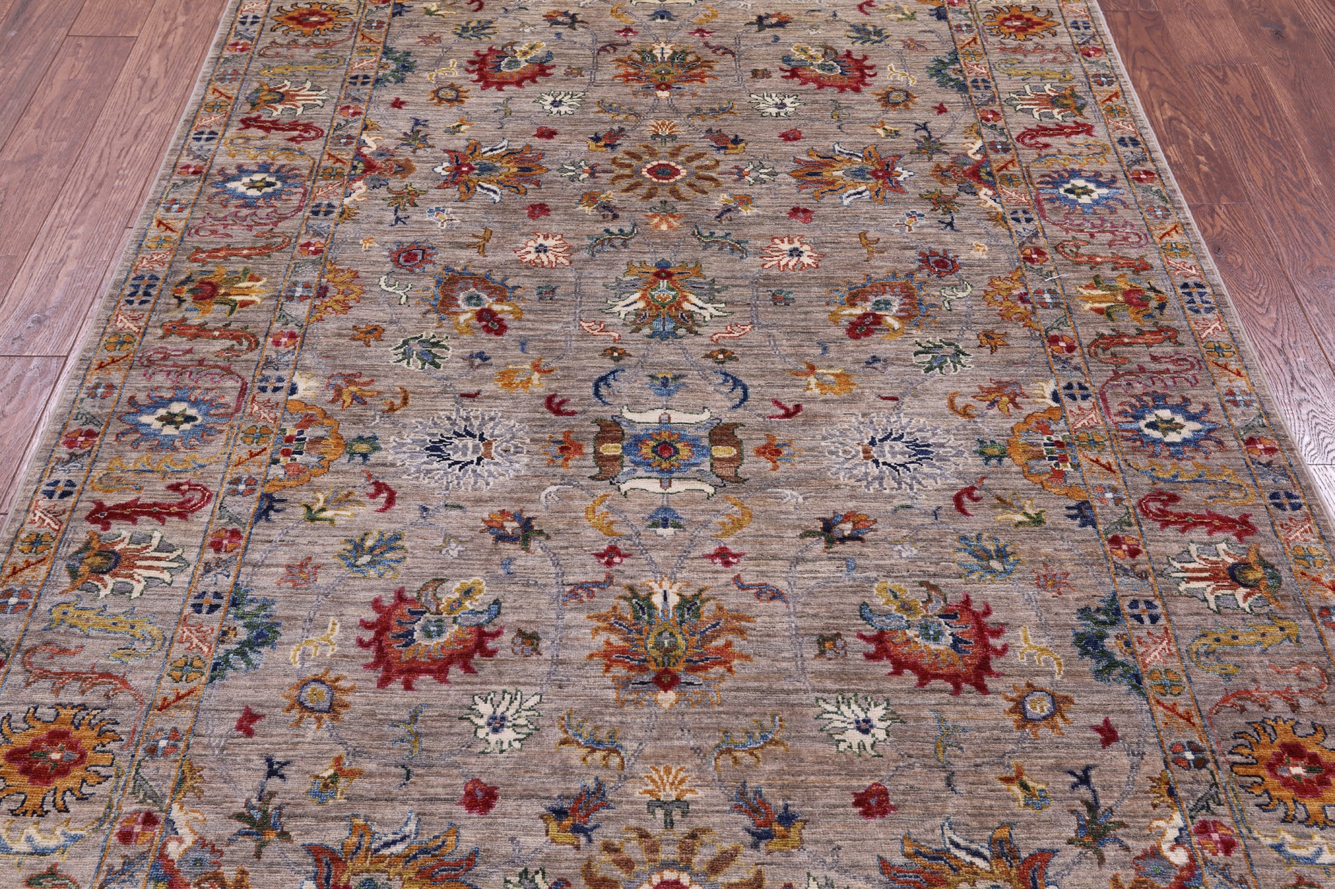 Peshawar Hand Knotted Wool Rug - 5' 5" X 7' 10" - Golden Nile