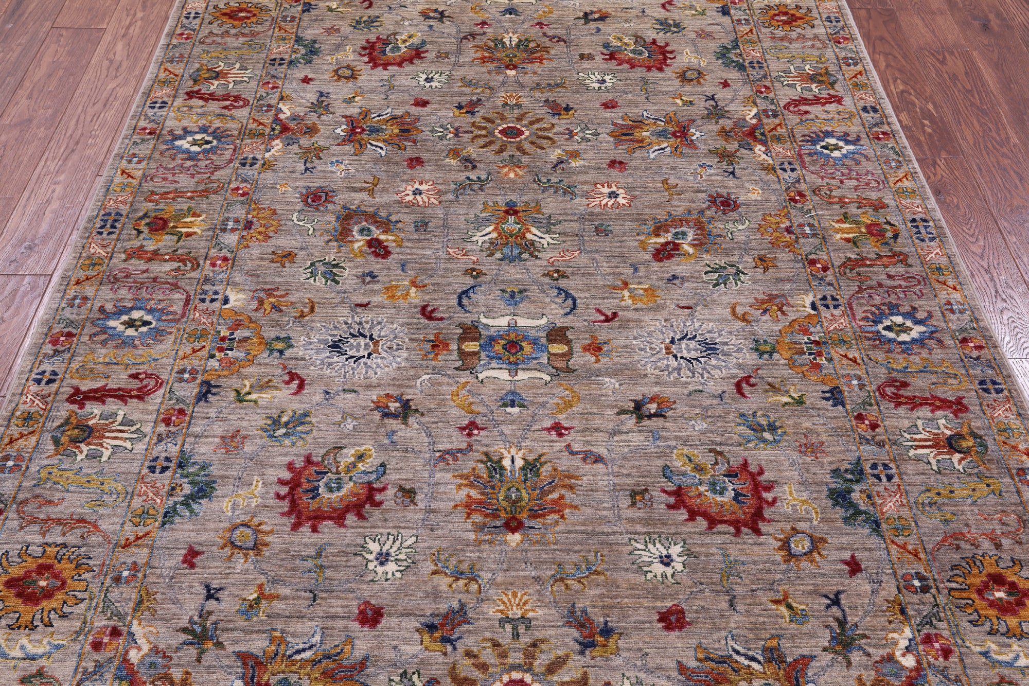 Peshawar Hand Knotted Wool Rug - 5' 5" X 7' 10" - Golden Nile