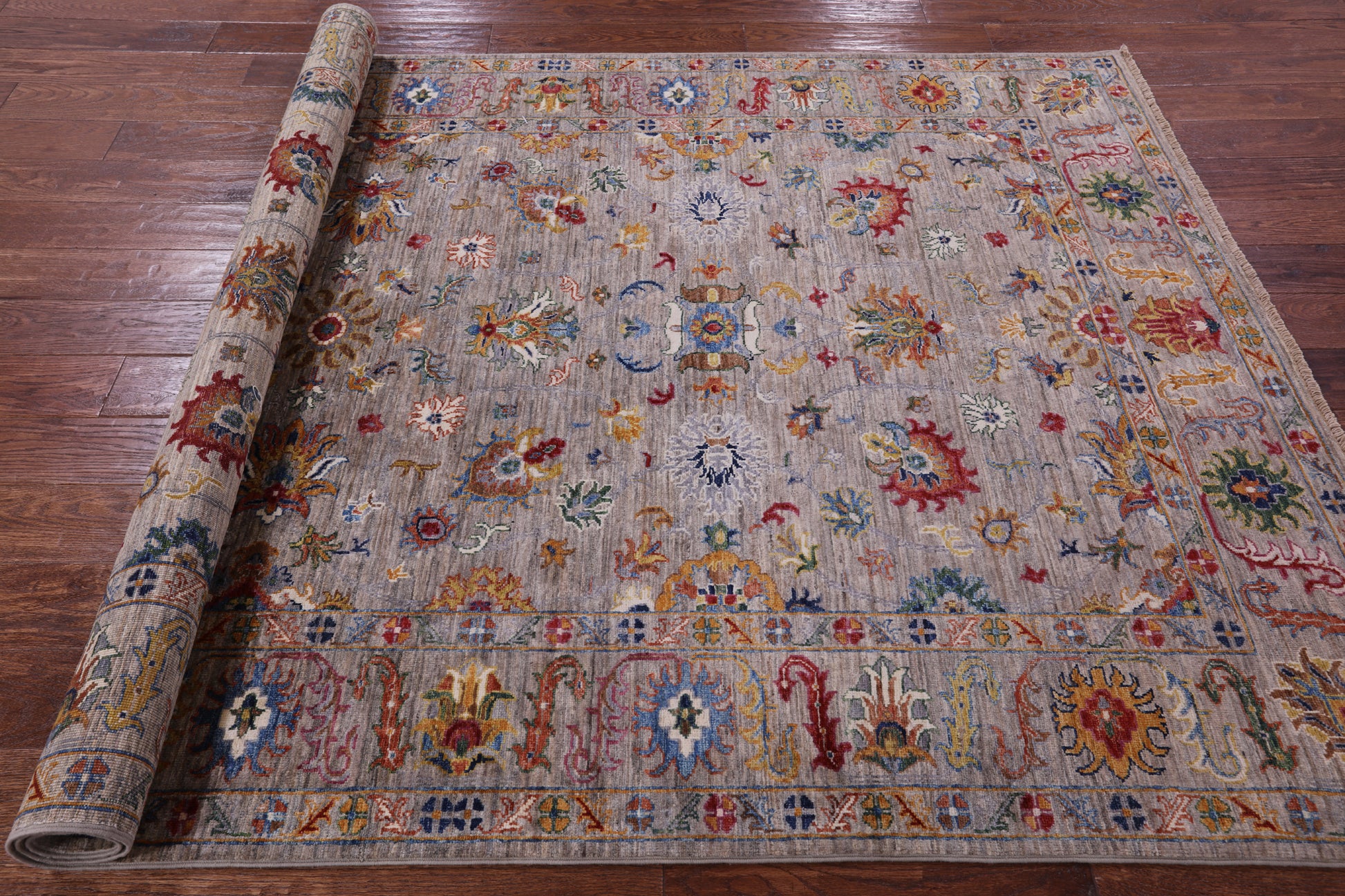 Peshawar Hand Knotted Wool Rug - 5' 5" X 7' 10" - Golden Nile