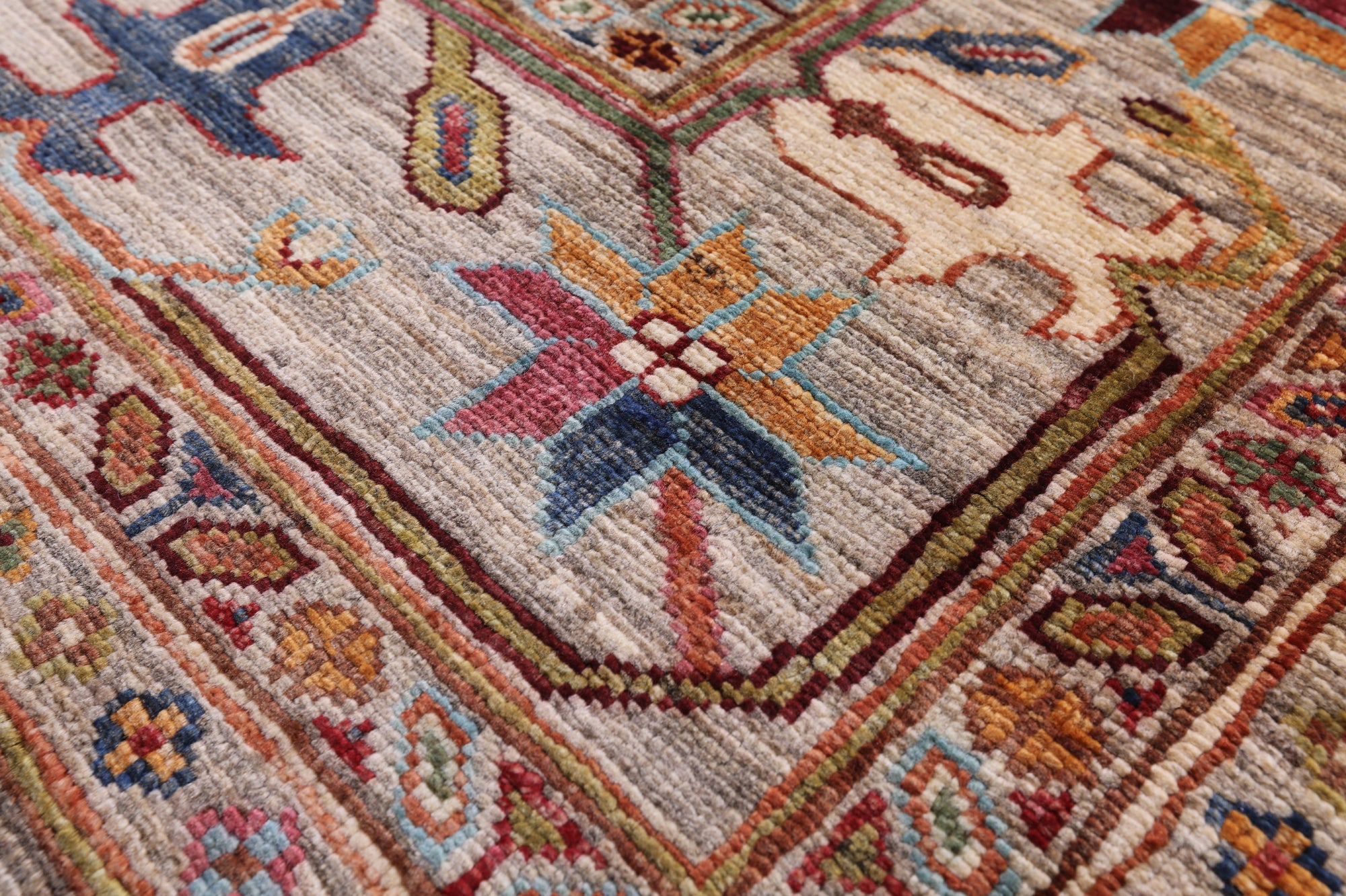 Turkmen Ersari Hand Knotted Wool Rug - 5' 8" X 7' 7" - Golden Nile