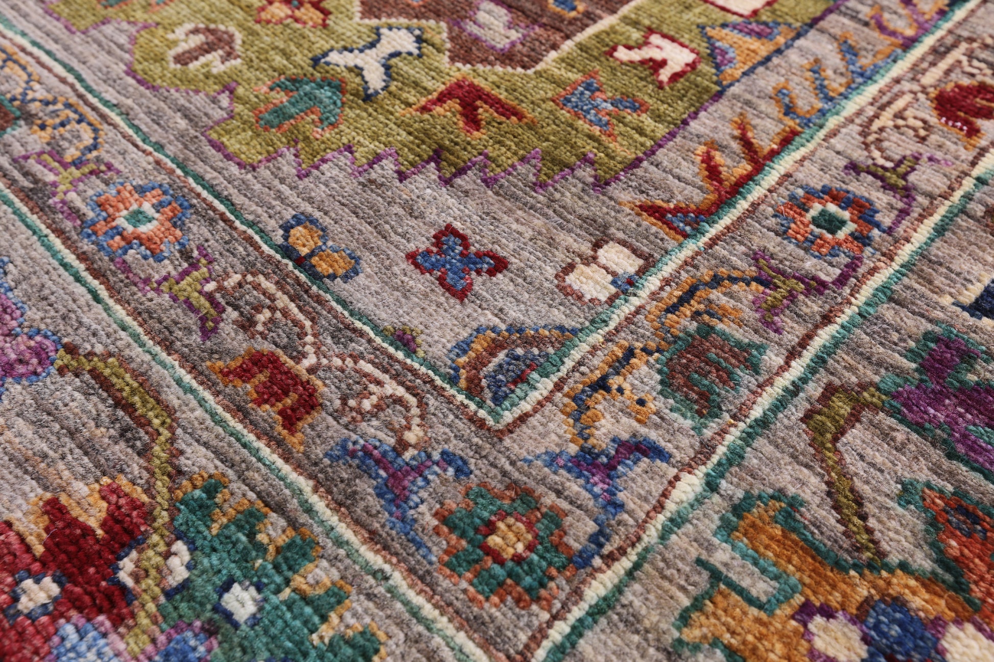 Turkmen Ersari Hand Knotted Wool Rug - 5' 7" X 8' 2" - Golden Nile