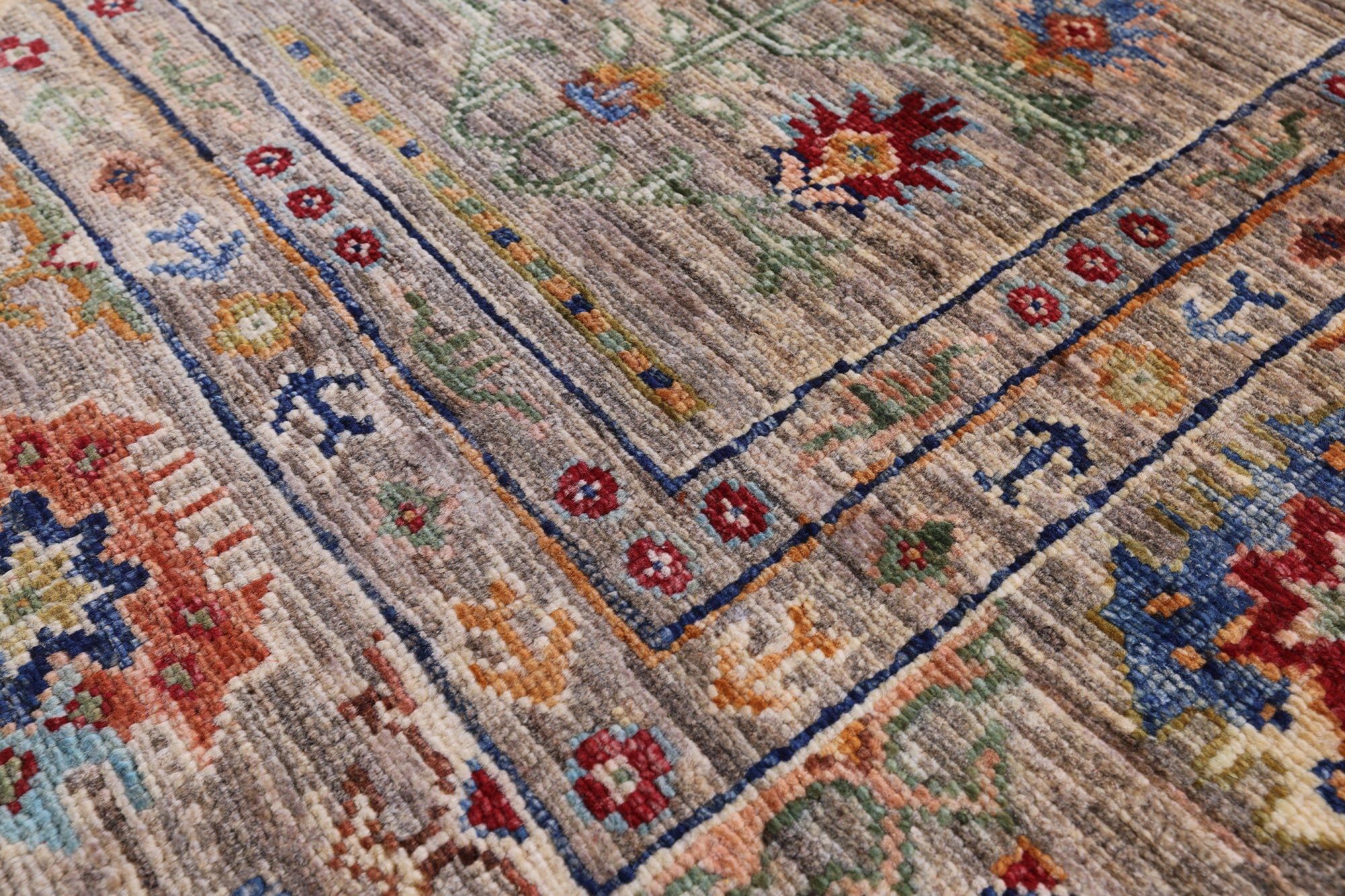 Turkmen Ersari Hand Knotted Wool Rug - 5' 7" X 7' 11" - Golden Nile