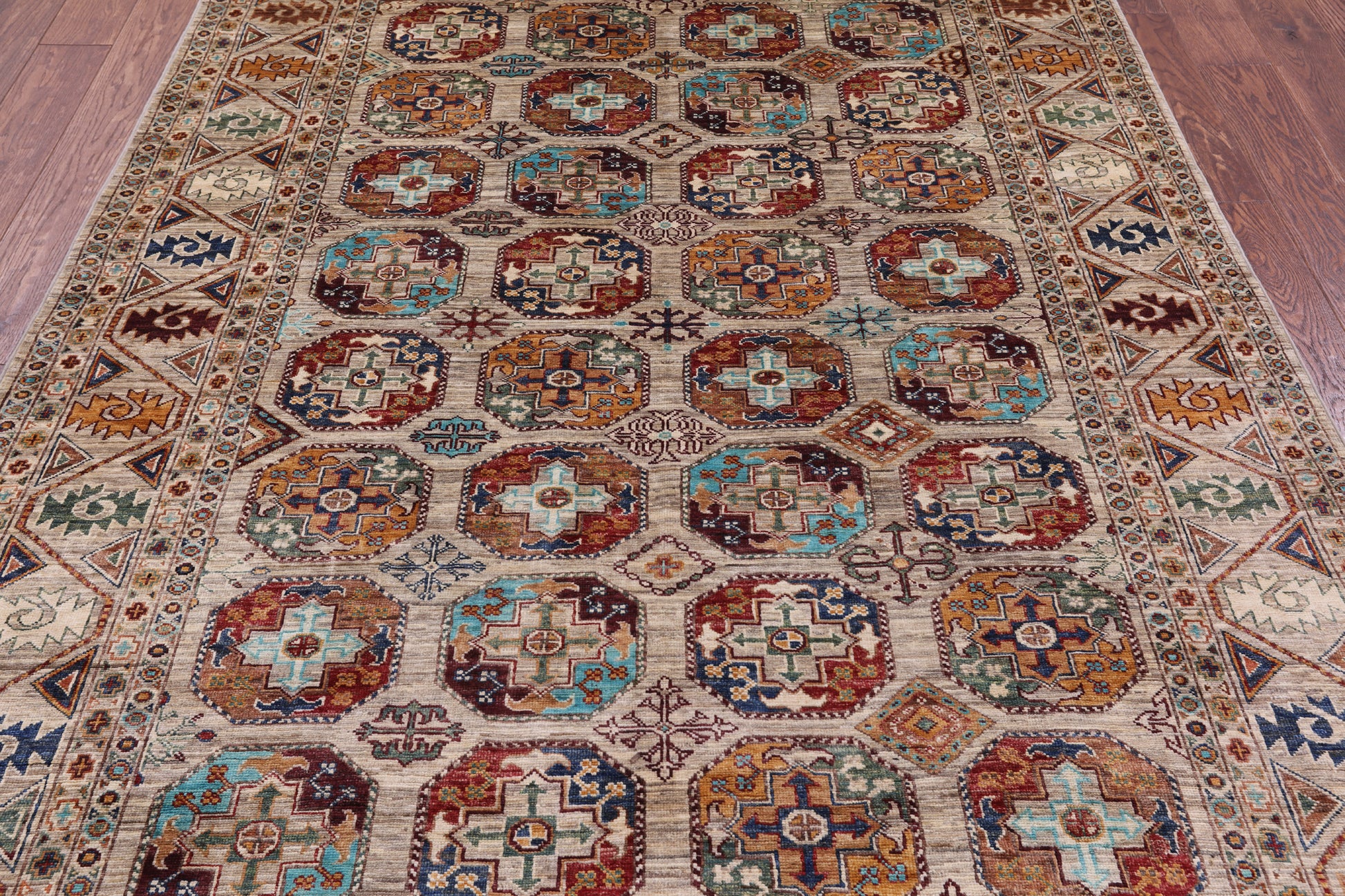 Turkmen Ersari Hand Knotted Wool Rug - 5' 7" X 7' 9" - Golden Nile